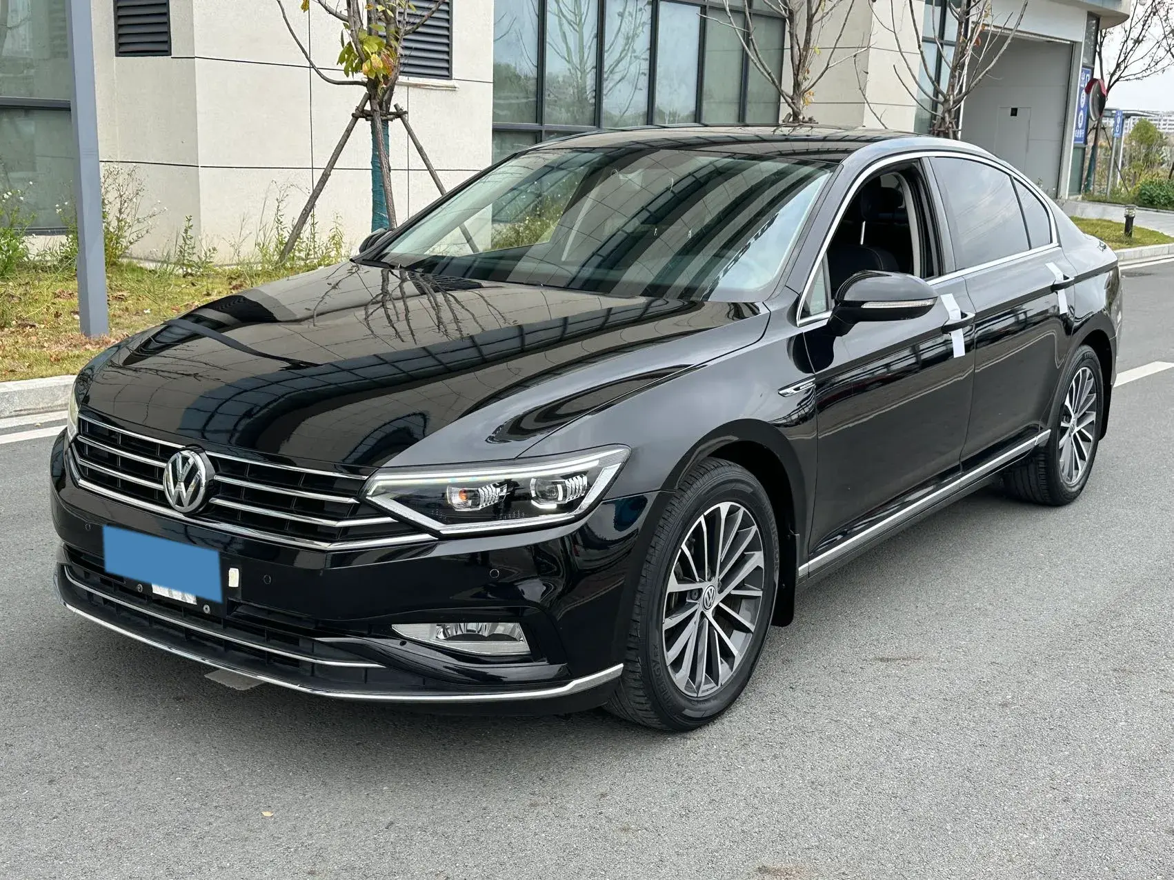 2020 VOLKSWAGEN MAGOTAN view 1