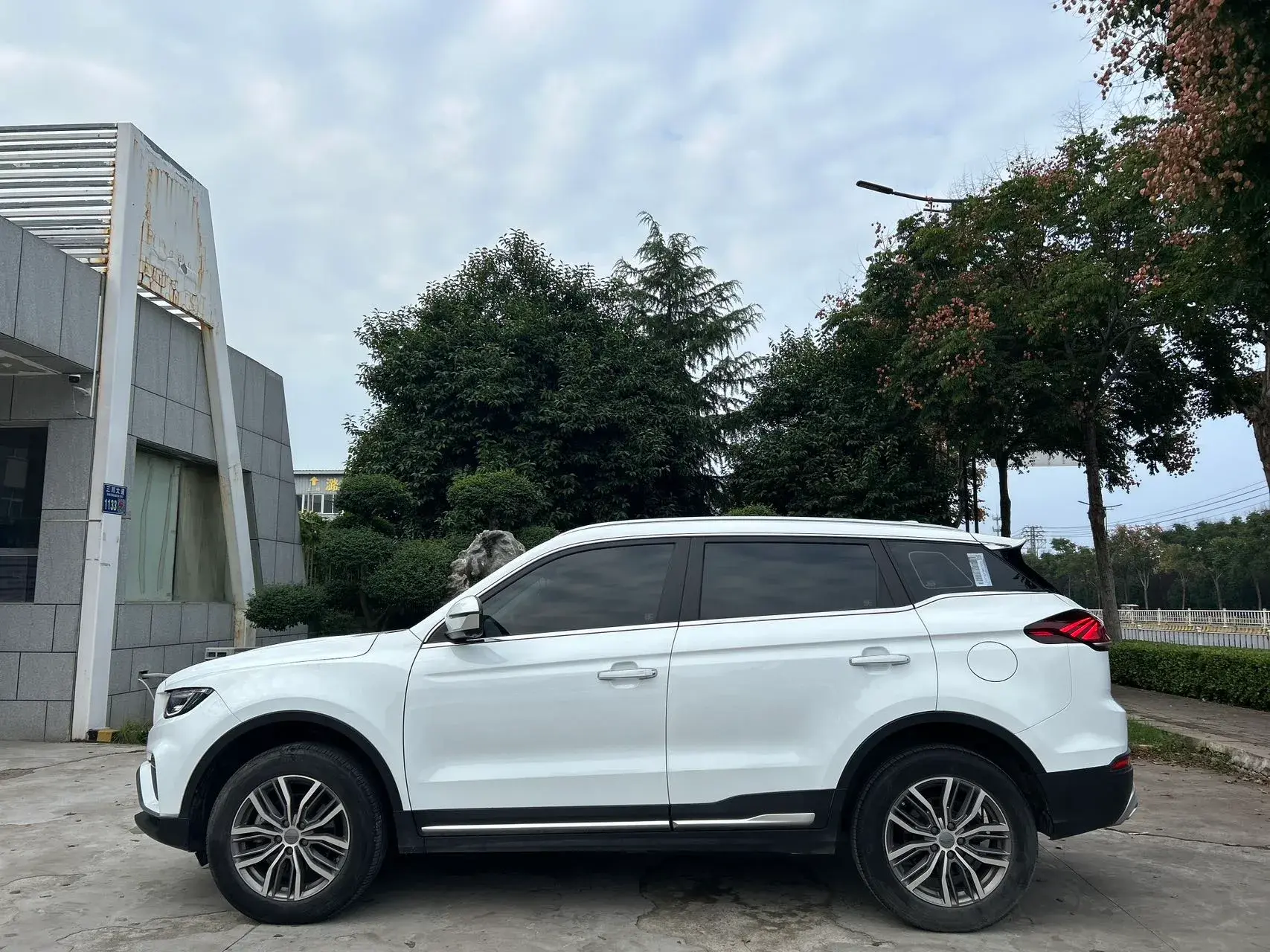 2020 GEELY AZKARRA thumbnail 2