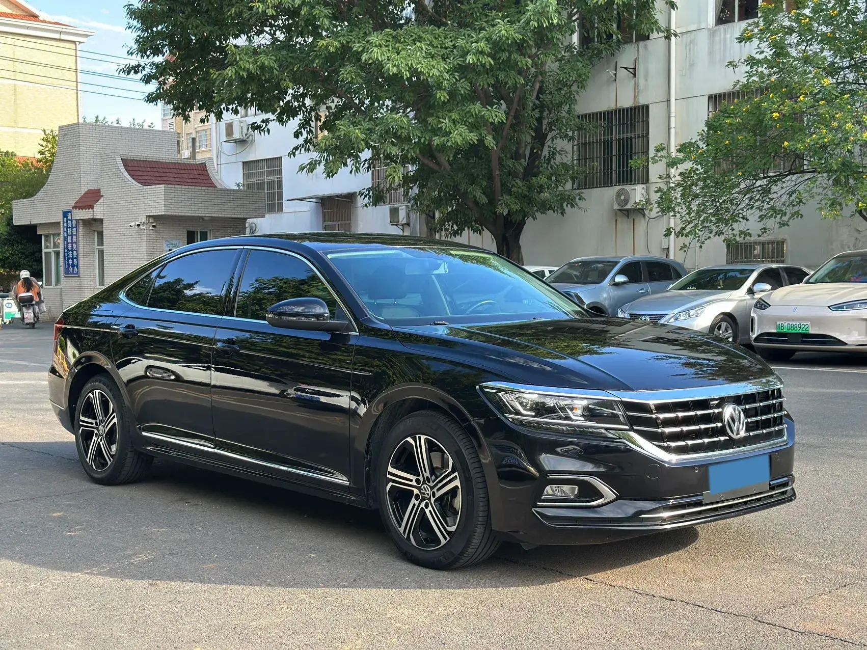 2020 VOLKSWAGEN PASSAT thumbnail 3