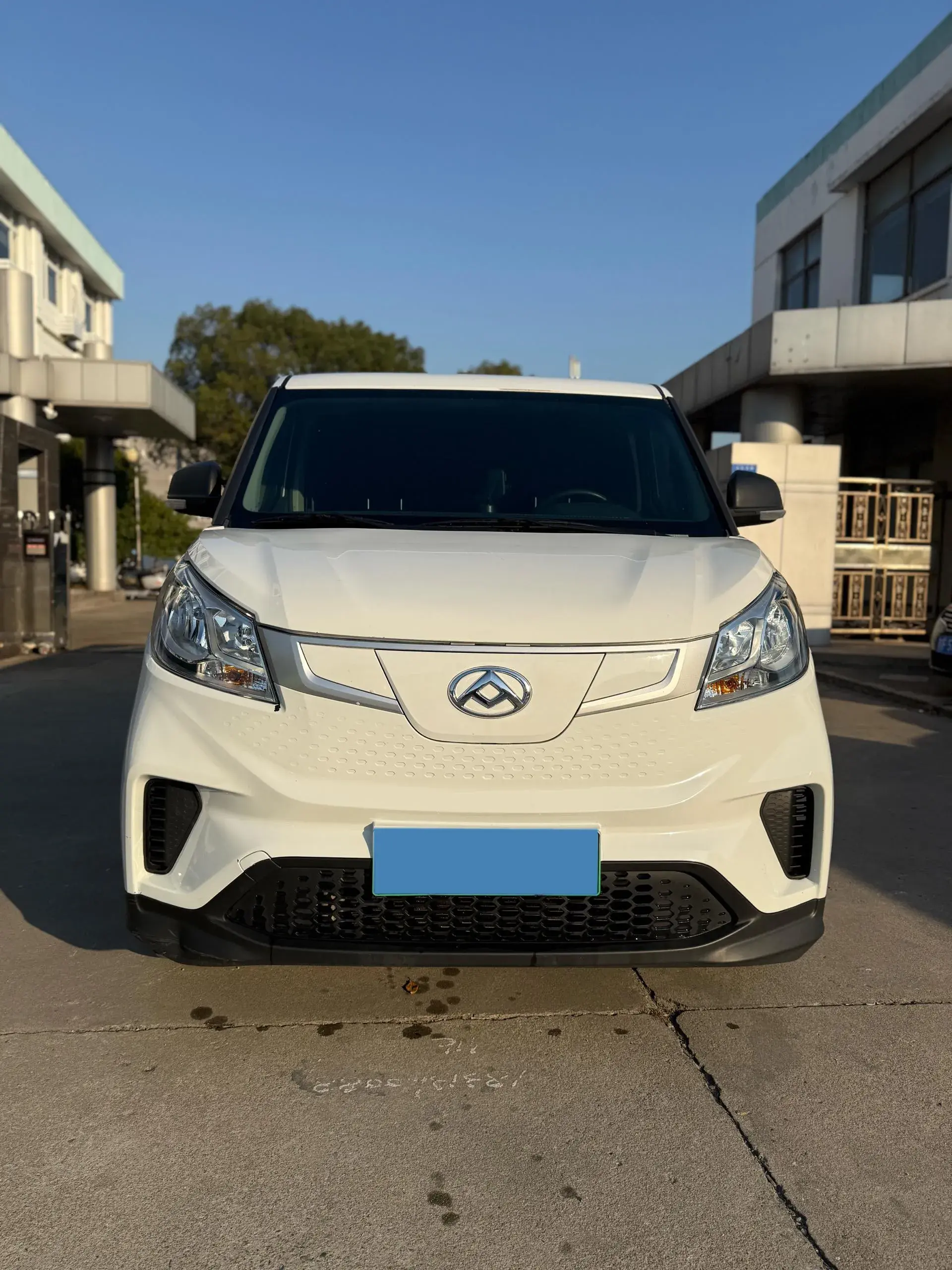 2023 MAXUS EV30 thumbnail 2