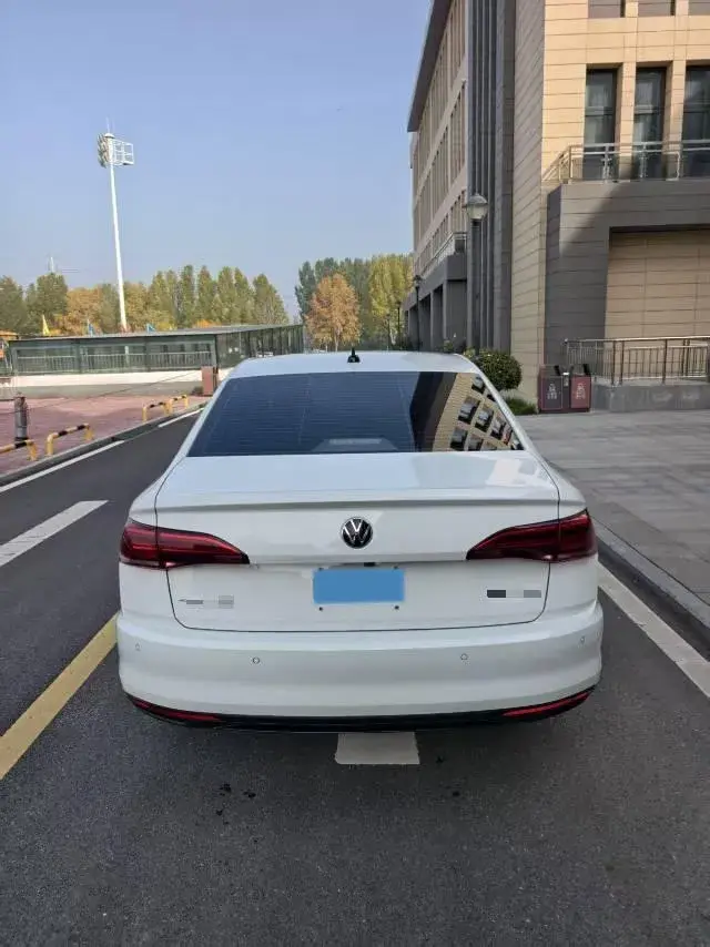 2021 VOLKSWAGEN BORA thumbnail 3