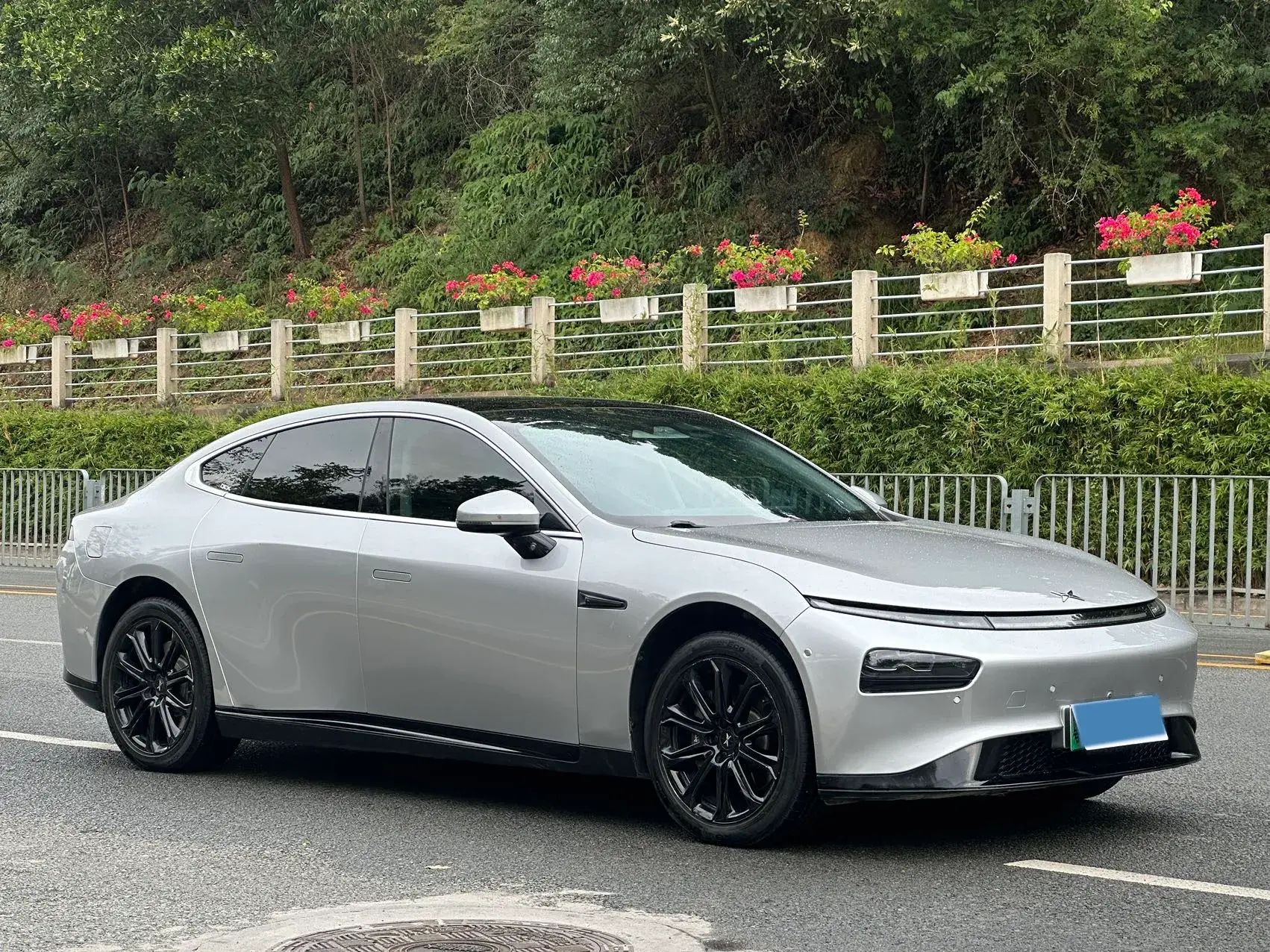 2020 XPENG P7 thumbnail 3