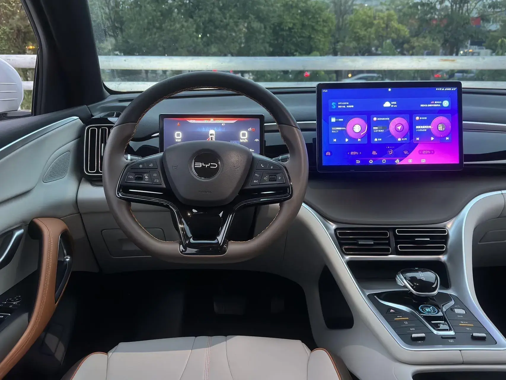 2023 BYD SONG thumbnail 3