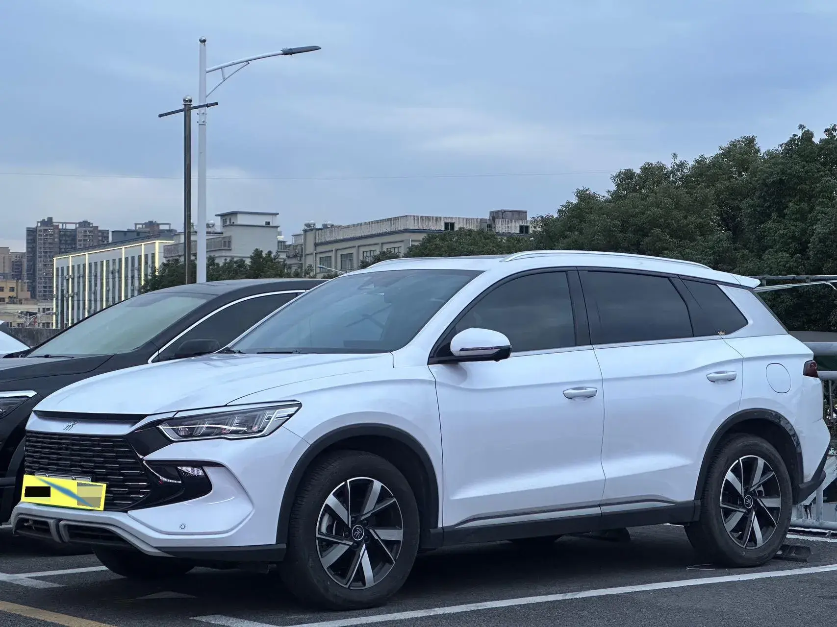 2023 BYD SONG view 1