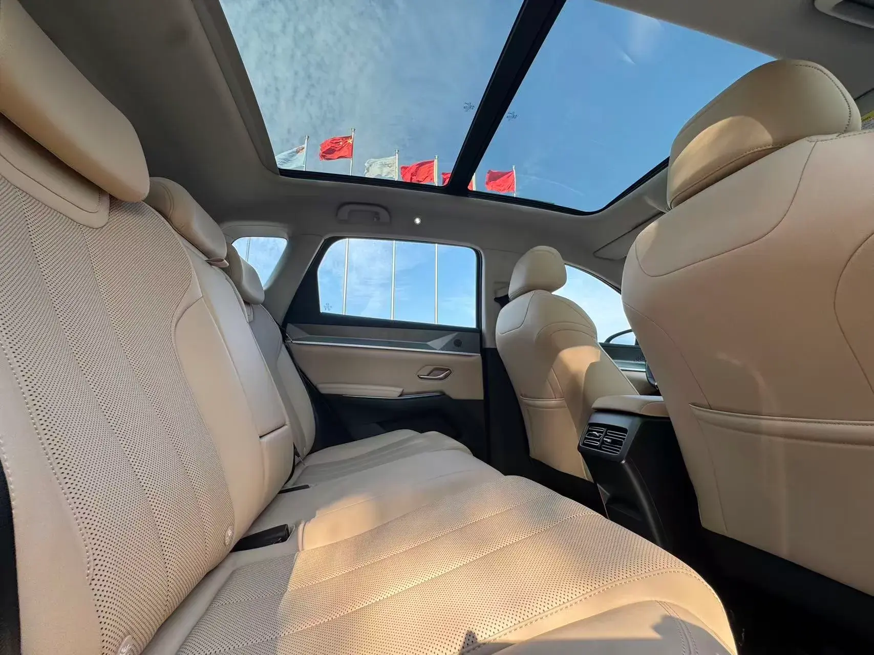 2025 BYD SONG thumbnail 3