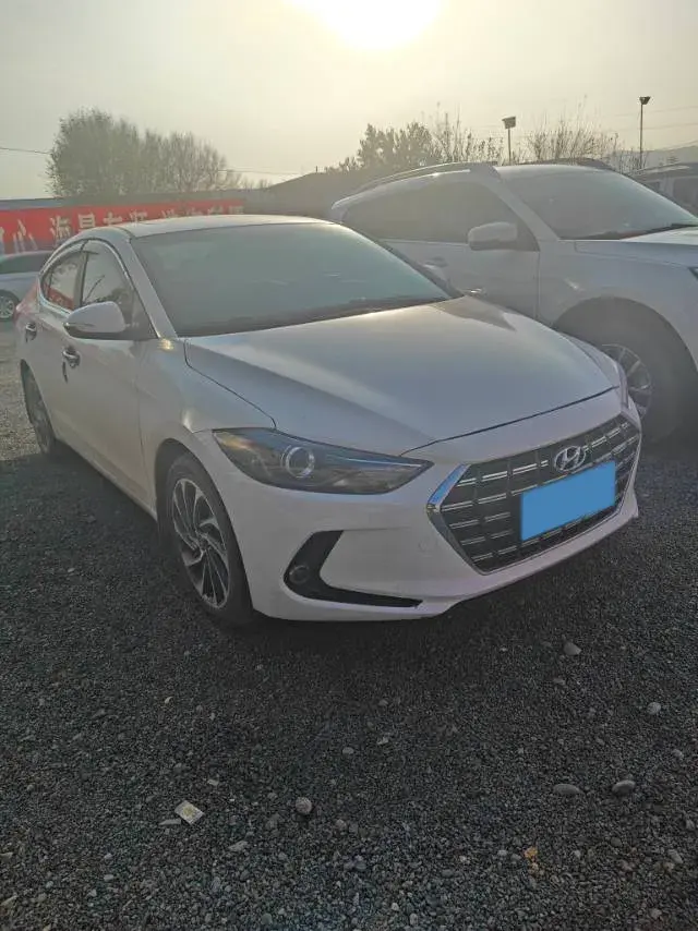 2019 HYUNDAI ELANTRA thumbnail 3
