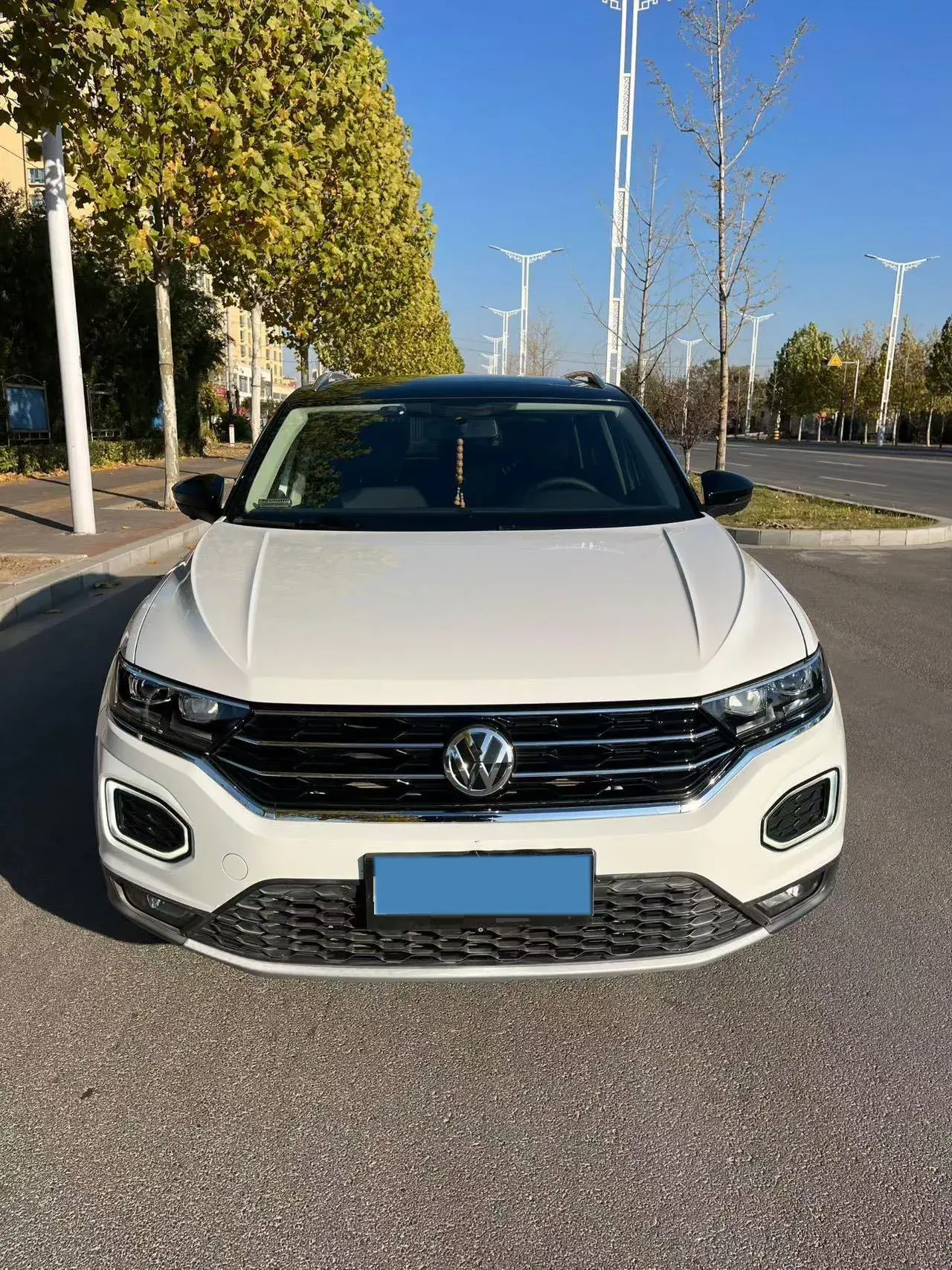 2019 VOLKSWAGEN T-ROC thumbnail 2