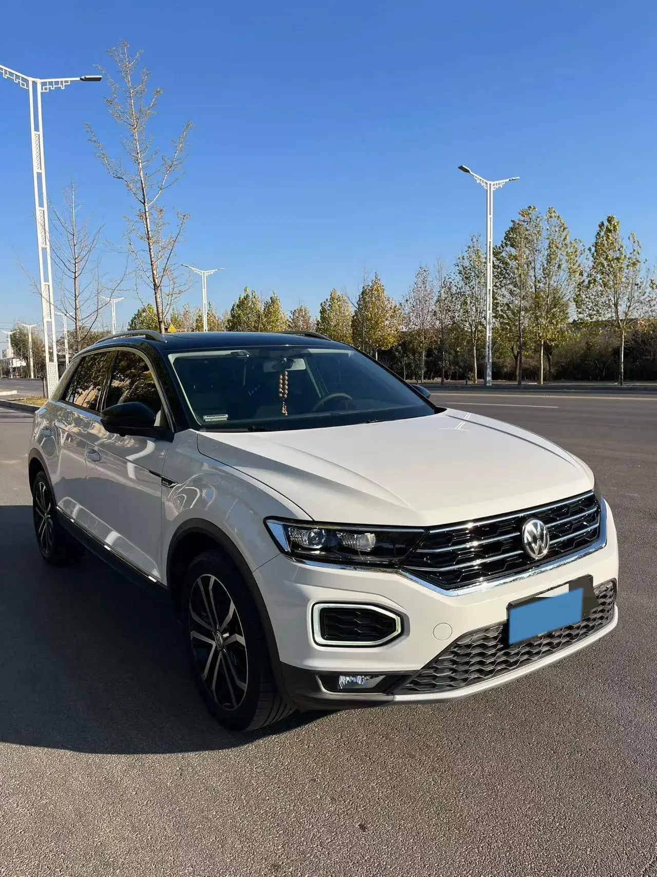 2019 VOLKSWAGEN T-ROC thumbnail 3