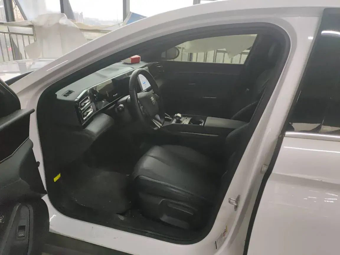 2024 BYD QINL thumbnail 2