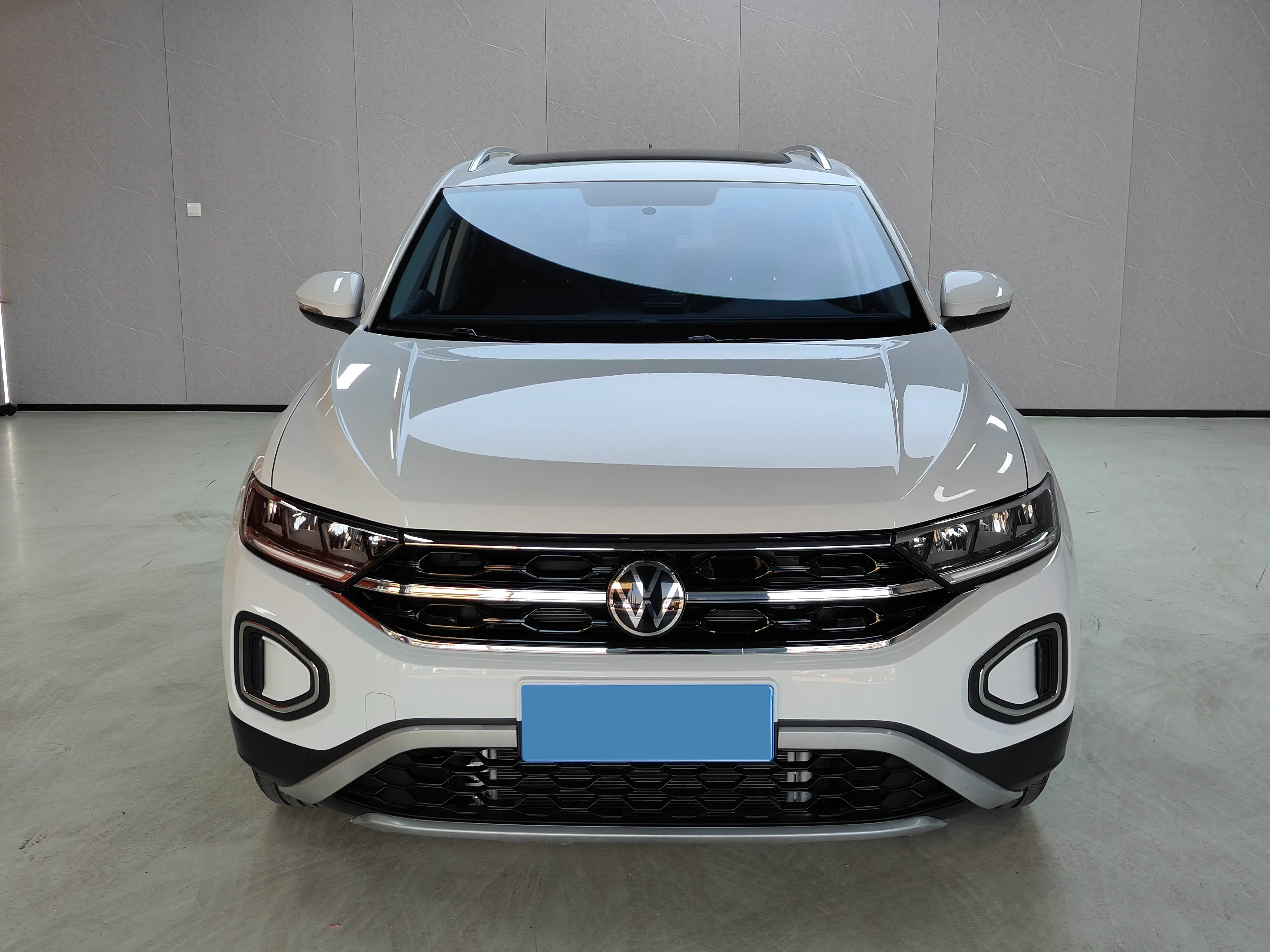 2024 VOLKSWAGEN T-ROC thumbnail 2