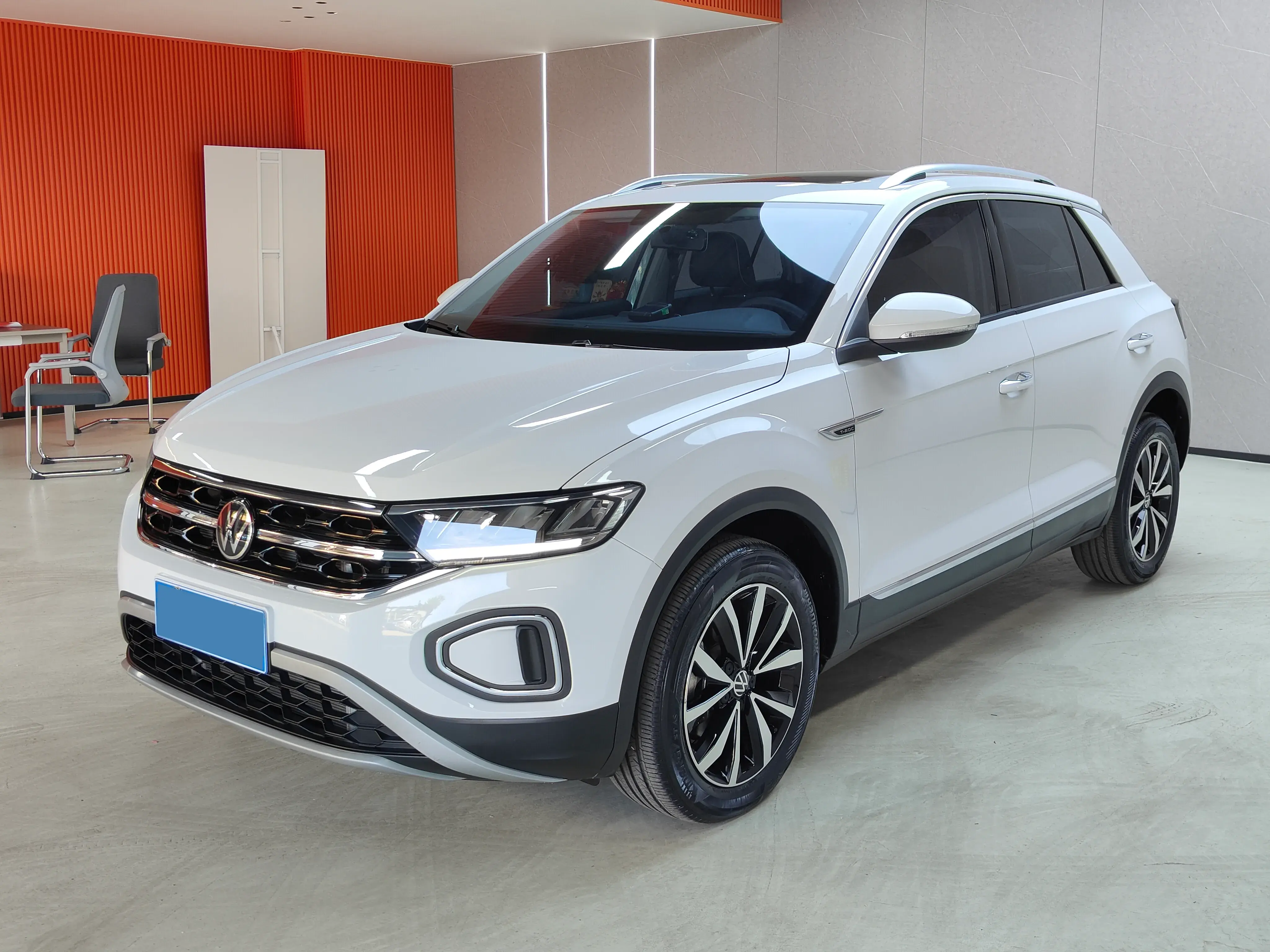 2024 VOLKSWAGEN T-ROC view 1