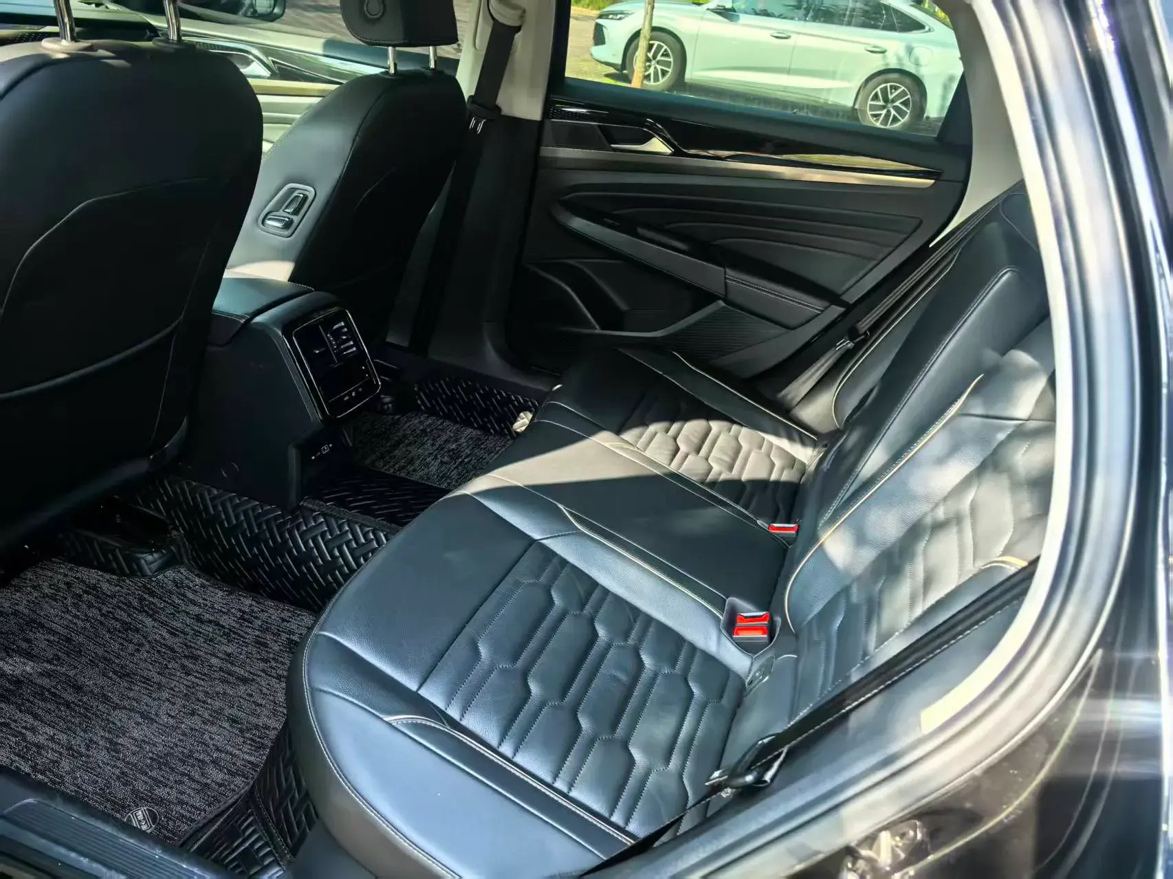 2021 VOLKSWAGEN PASSAT thumbnail 3