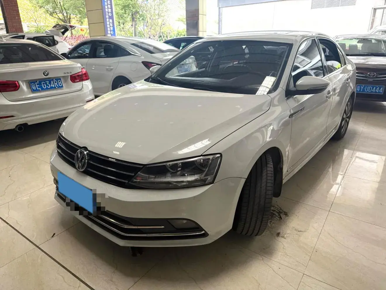 2017 VOLKSWAGEN SAGITAR view 1