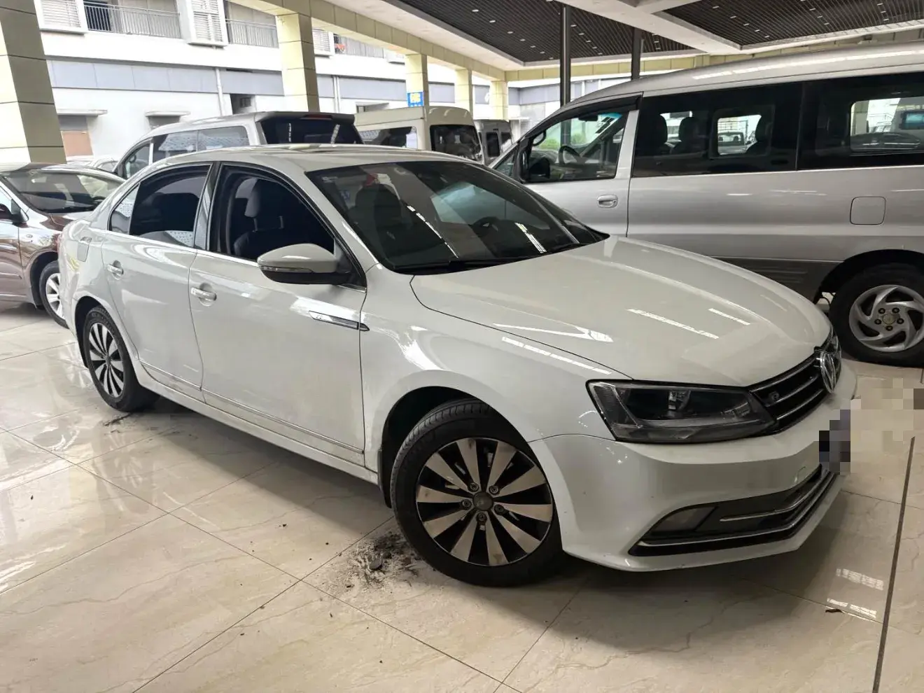 2017 VOLKSWAGEN SAGITAR thumbnail 2