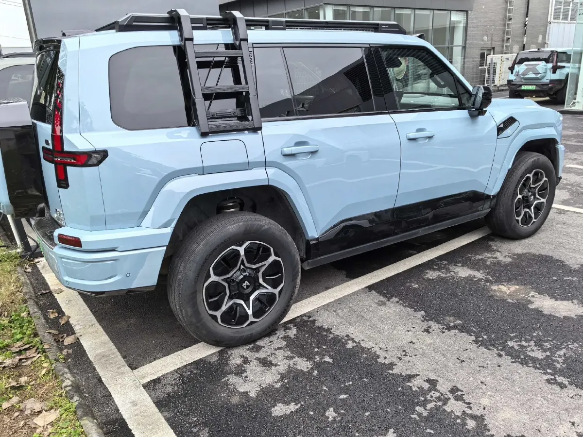 2025 M Hero WarriorM817 1.5T 197HP L4 2DHT PHEV,autocango,china used car exporter,china ev exporter,chinese used car exporter,chinese used ev exporter