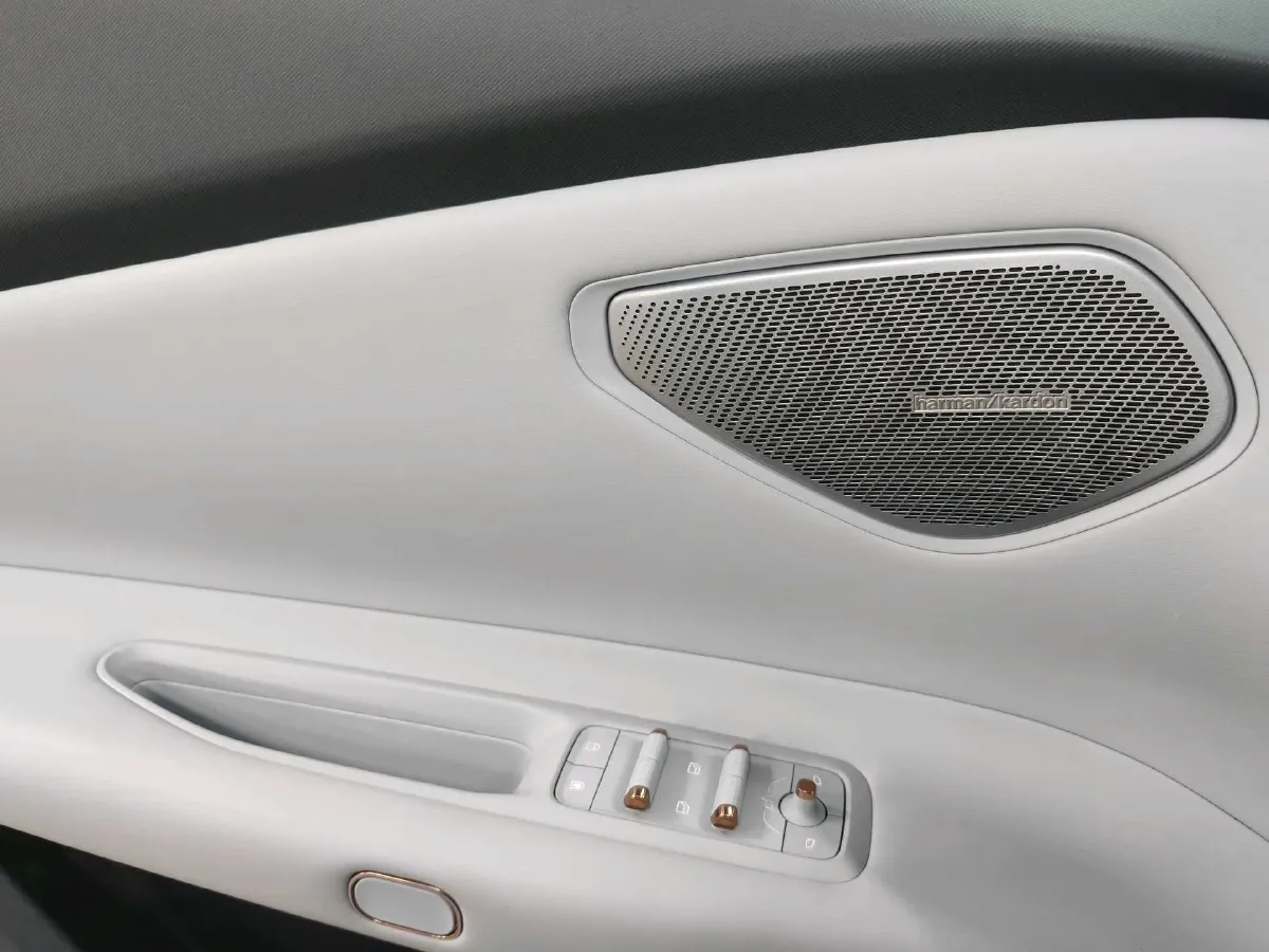 2024 LYNK&CO Z10 BEV 95KWH,autocango,china used car exporter,china ev exporter,chinese used car exporter,chinese used ev exporter