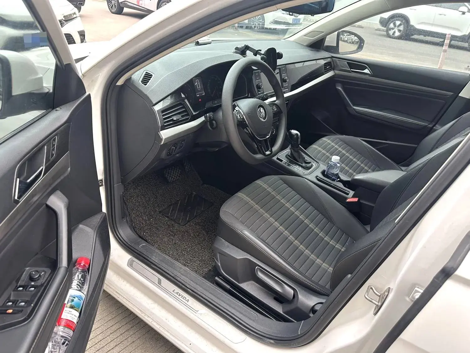 2019 VOLKSWAGEN LAVIDA thumbnail 4