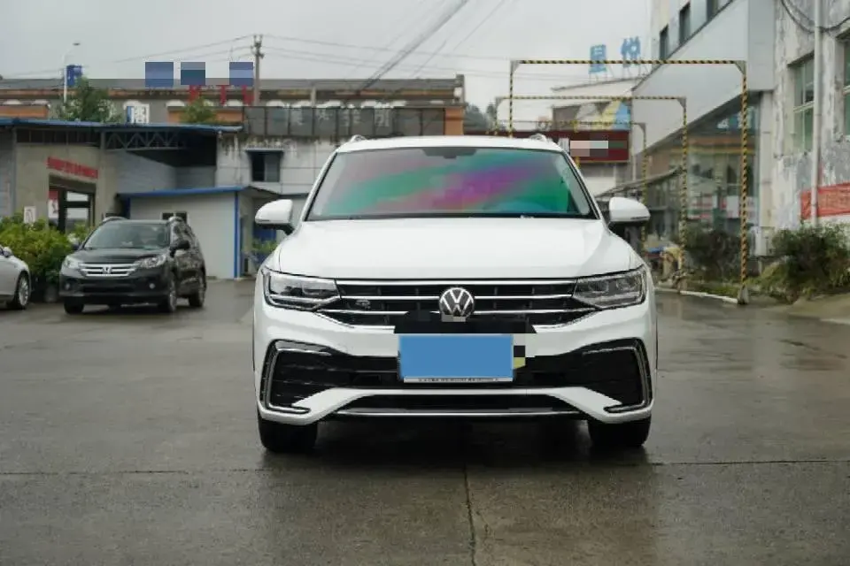 2024 VOLKSWAGEN TIGUAN thumbnail 2