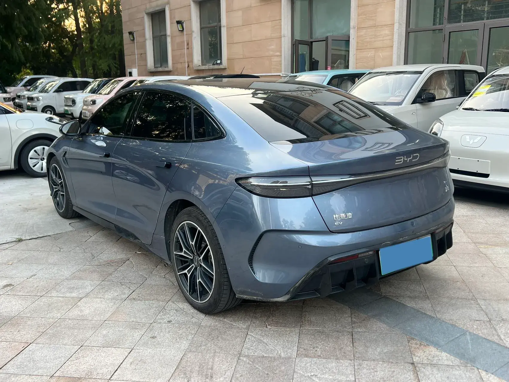 2025 BYD SEAL thumbnail 4