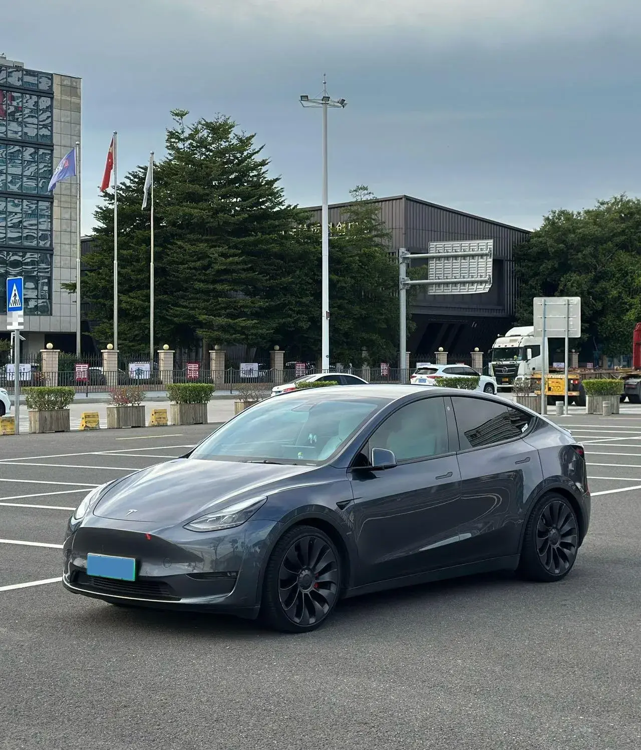 2022 TESLA MODEL view 1