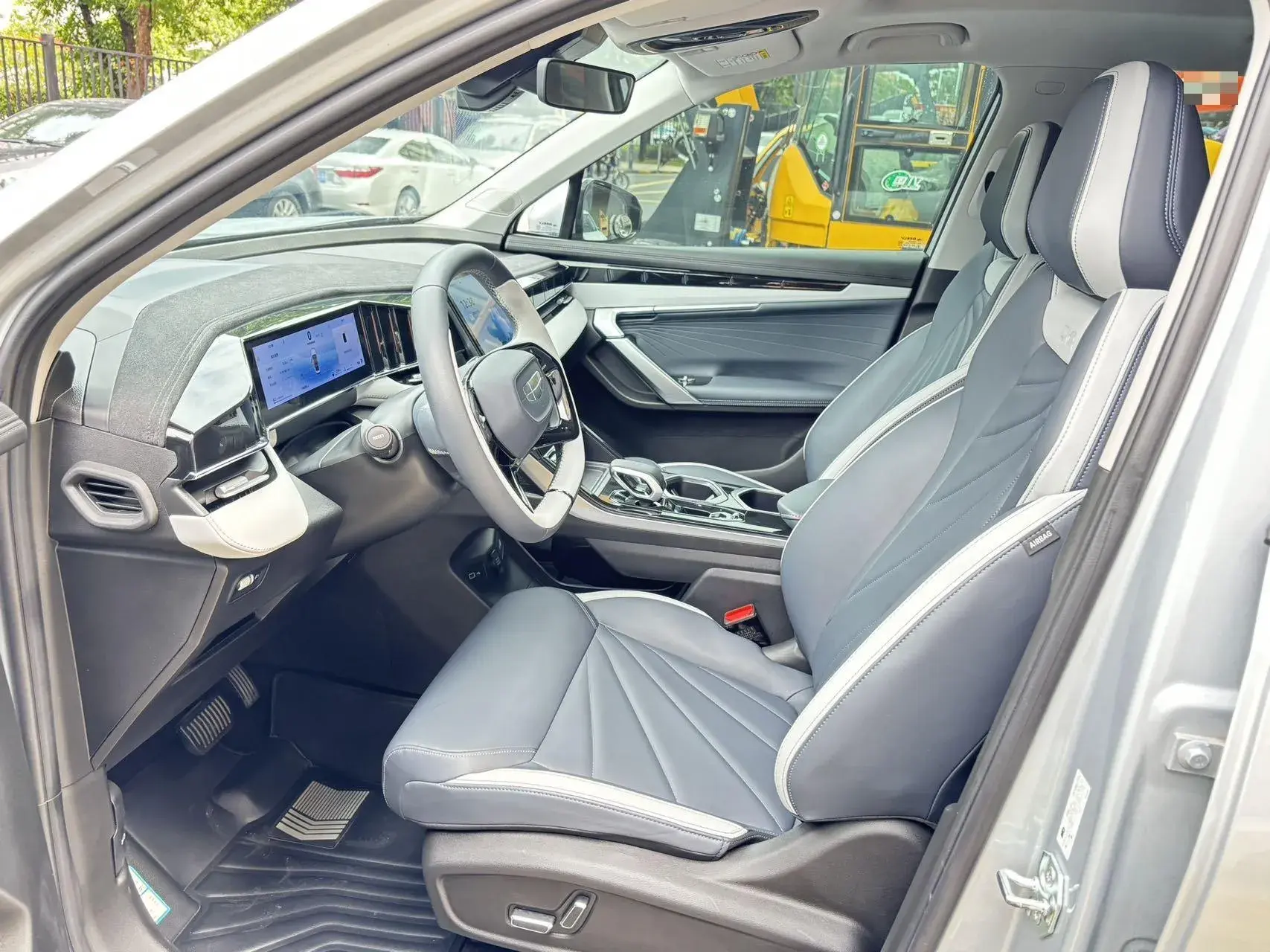 2023 GEELY STARRAY thumbnail 3