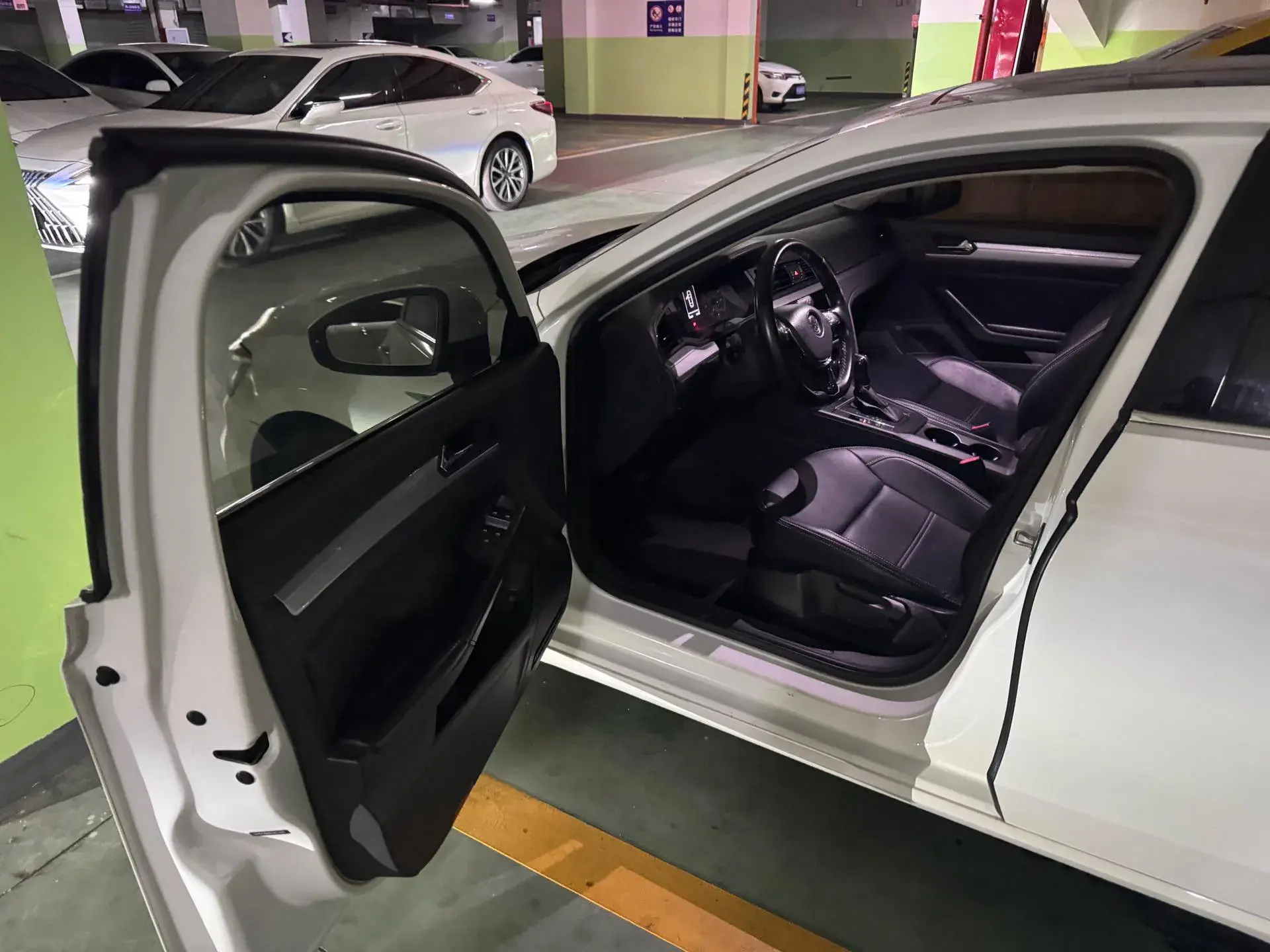 2019 VOLKSWAGEN LAMANDO thumbnail 2