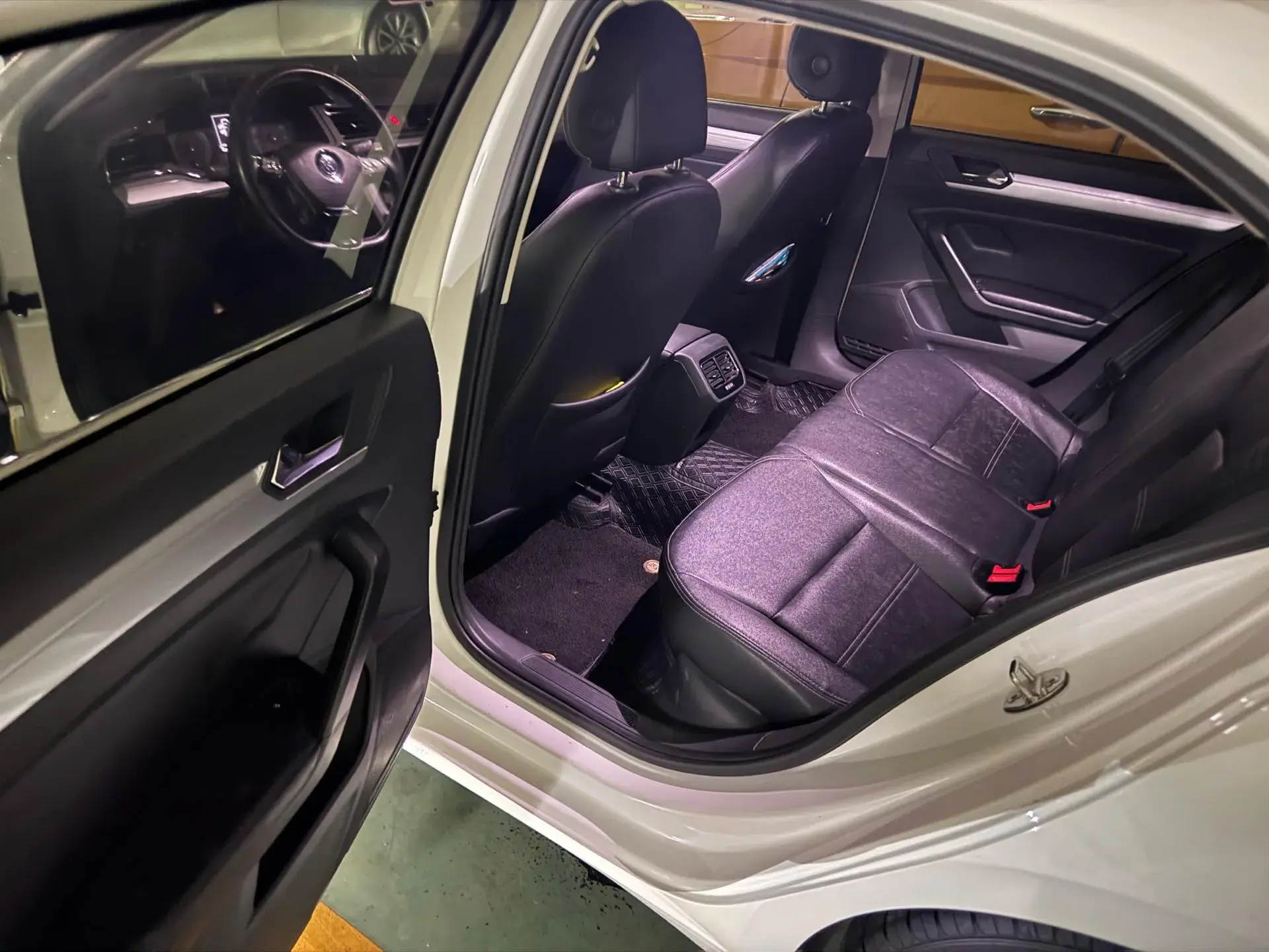 2019 VOLKSWAGEN LAMANDO thumbnail 4