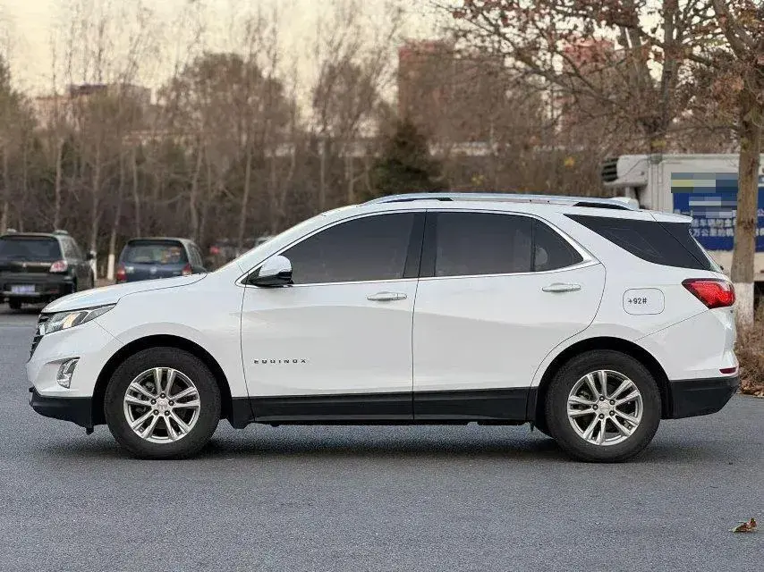 2019 CHEVROLET EQUINOX thumbnail 3