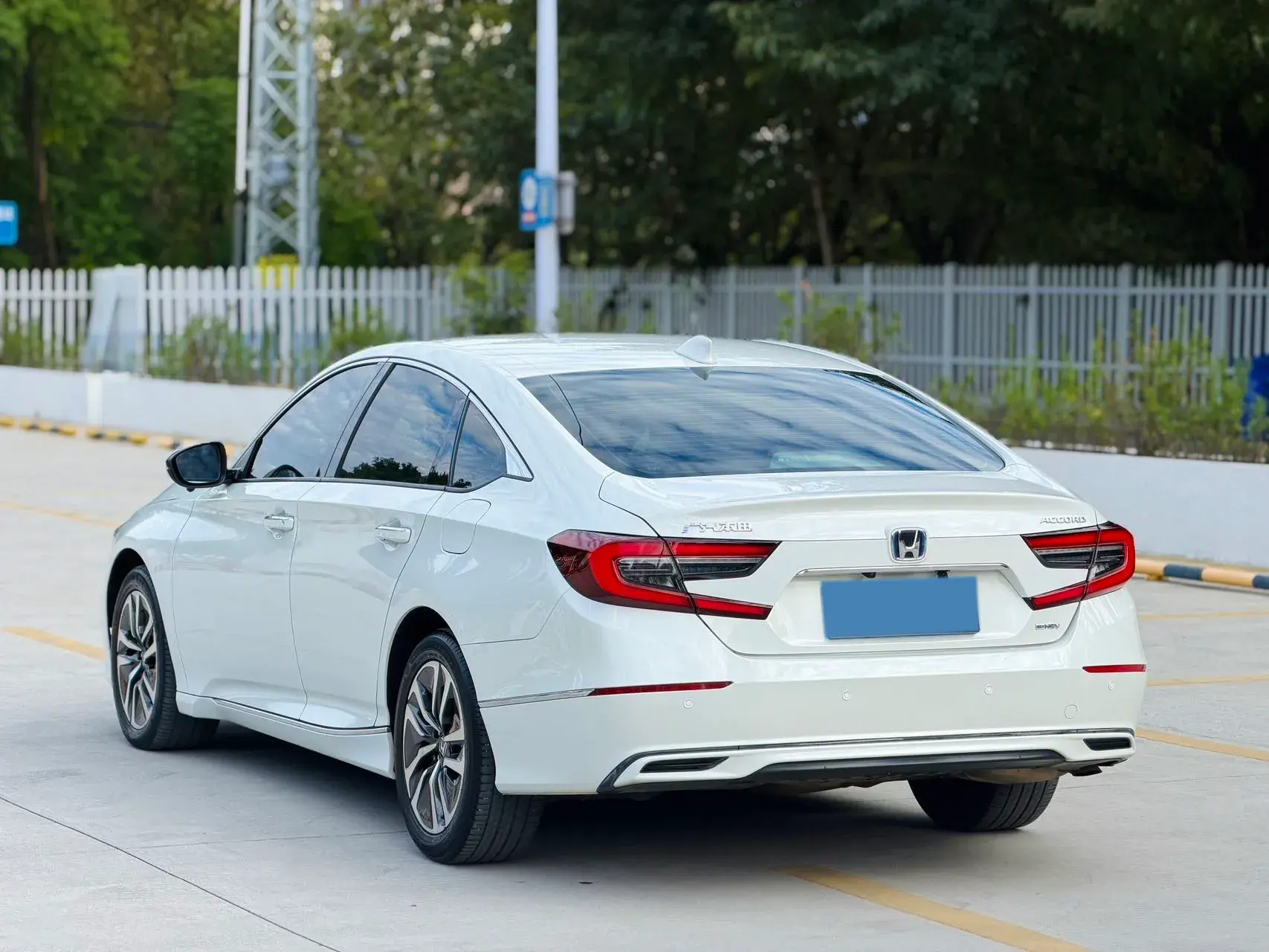 2022 HONDA ACCORD thumbnail 4