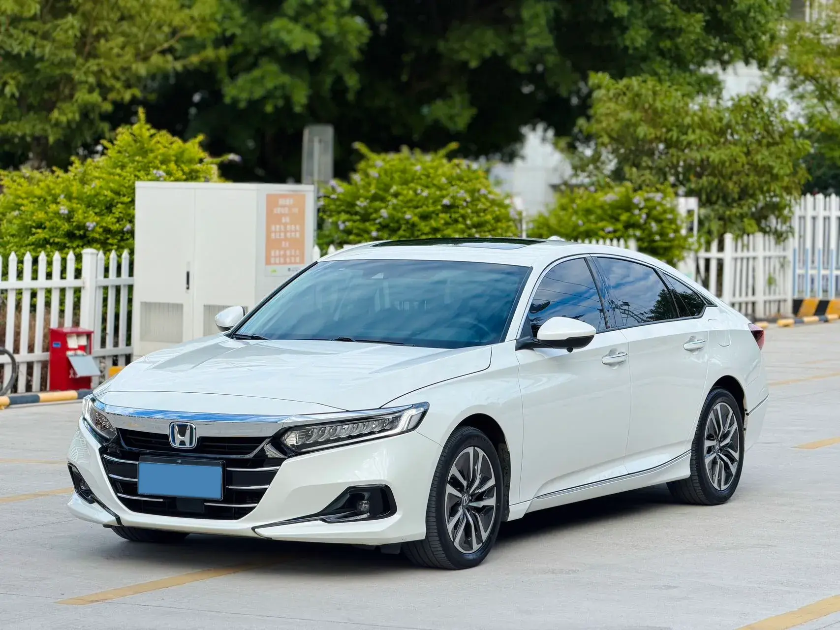 2022 HONDA ACCORD view 1