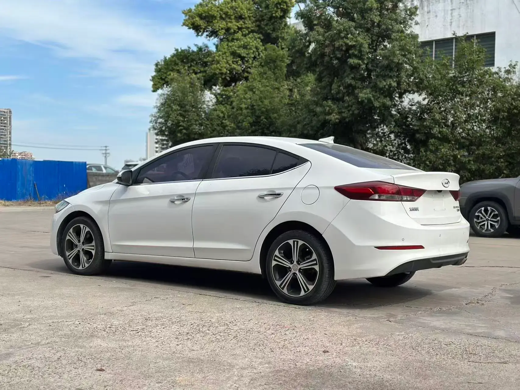 2018 HYUNDAI ELANTRA thumbnail 4