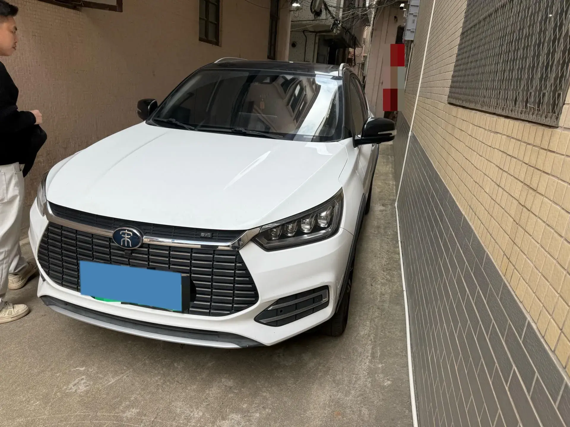2019 BYD SONG view 1