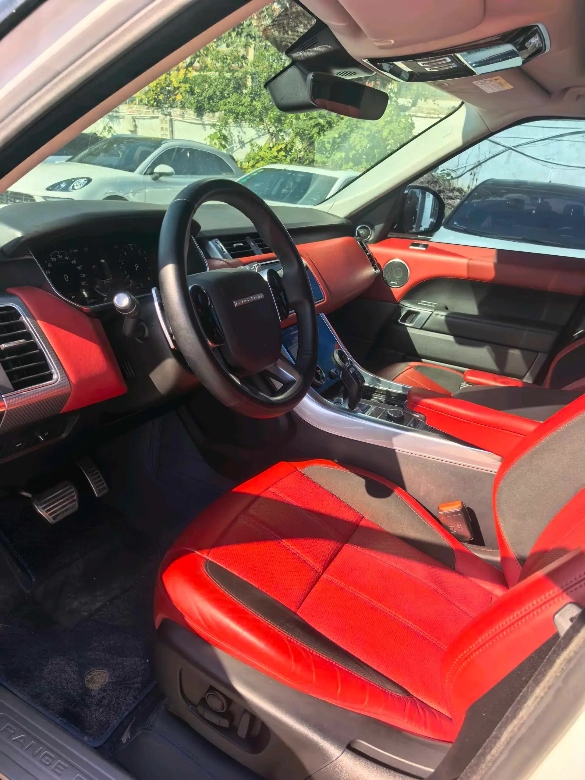 2019 LAND ROVER thumbnail 4