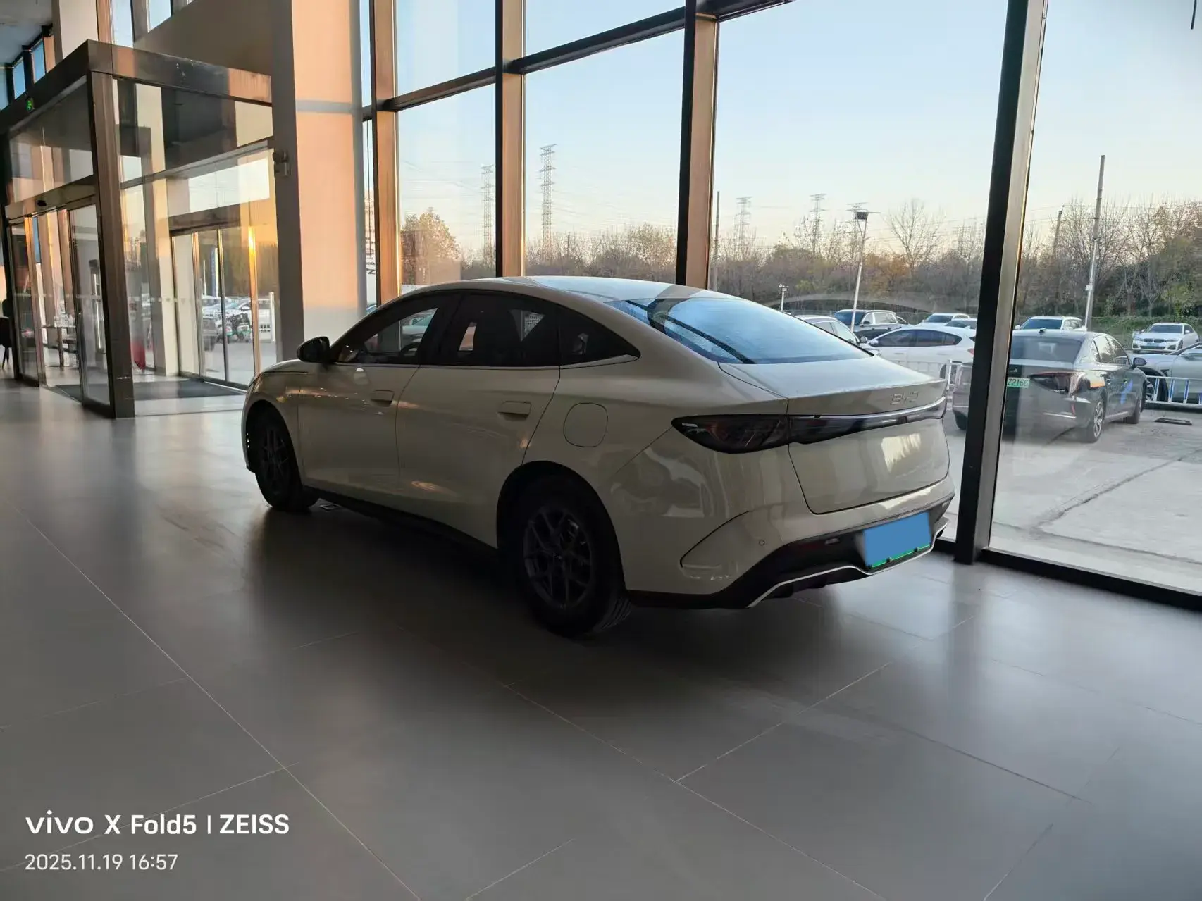 2024 BYD SEAL thumbnail 3