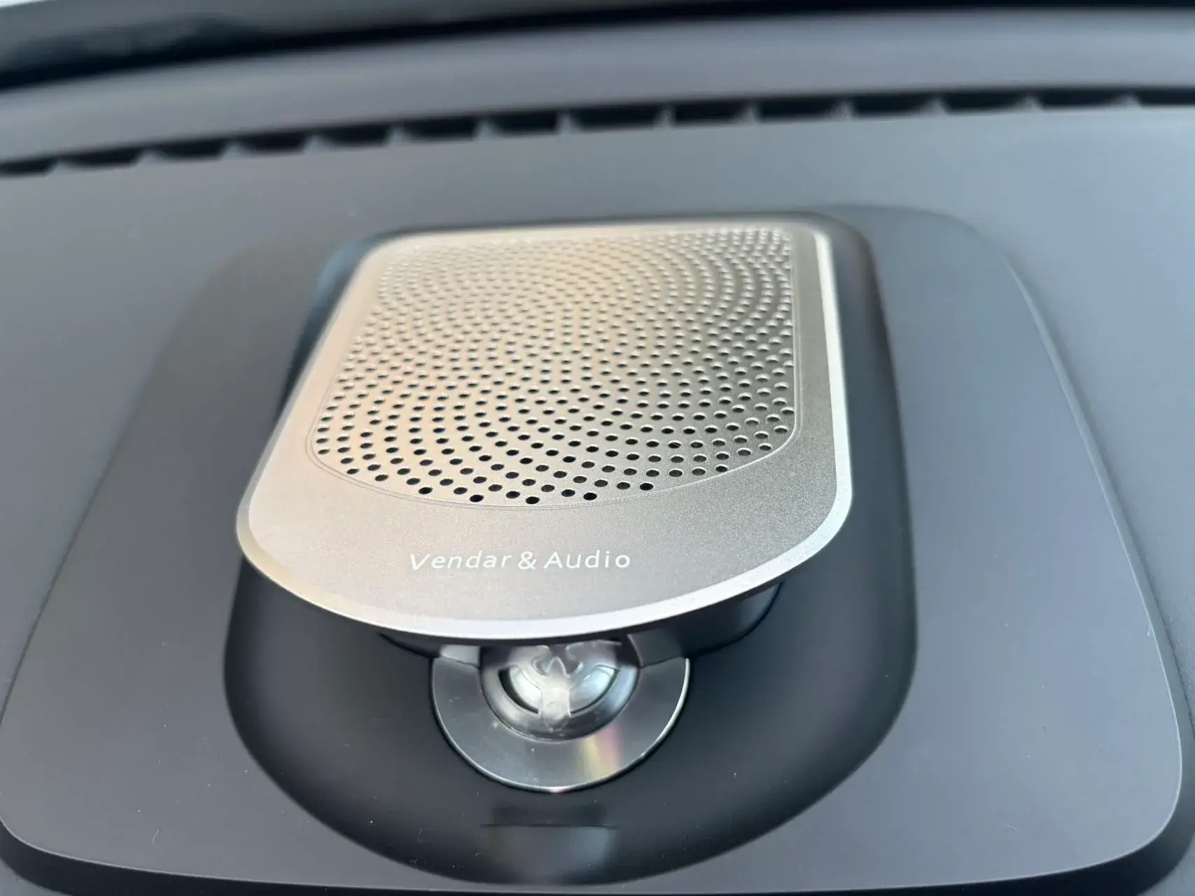 2023 LI L8 thumbnail 4