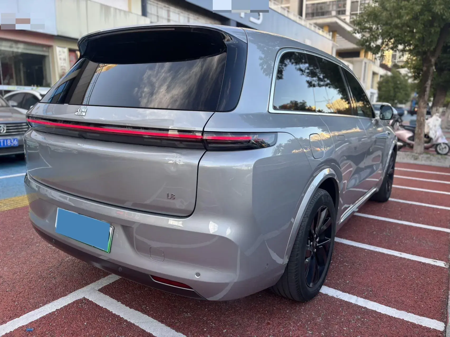 2023 LI L8 thumbnail 3