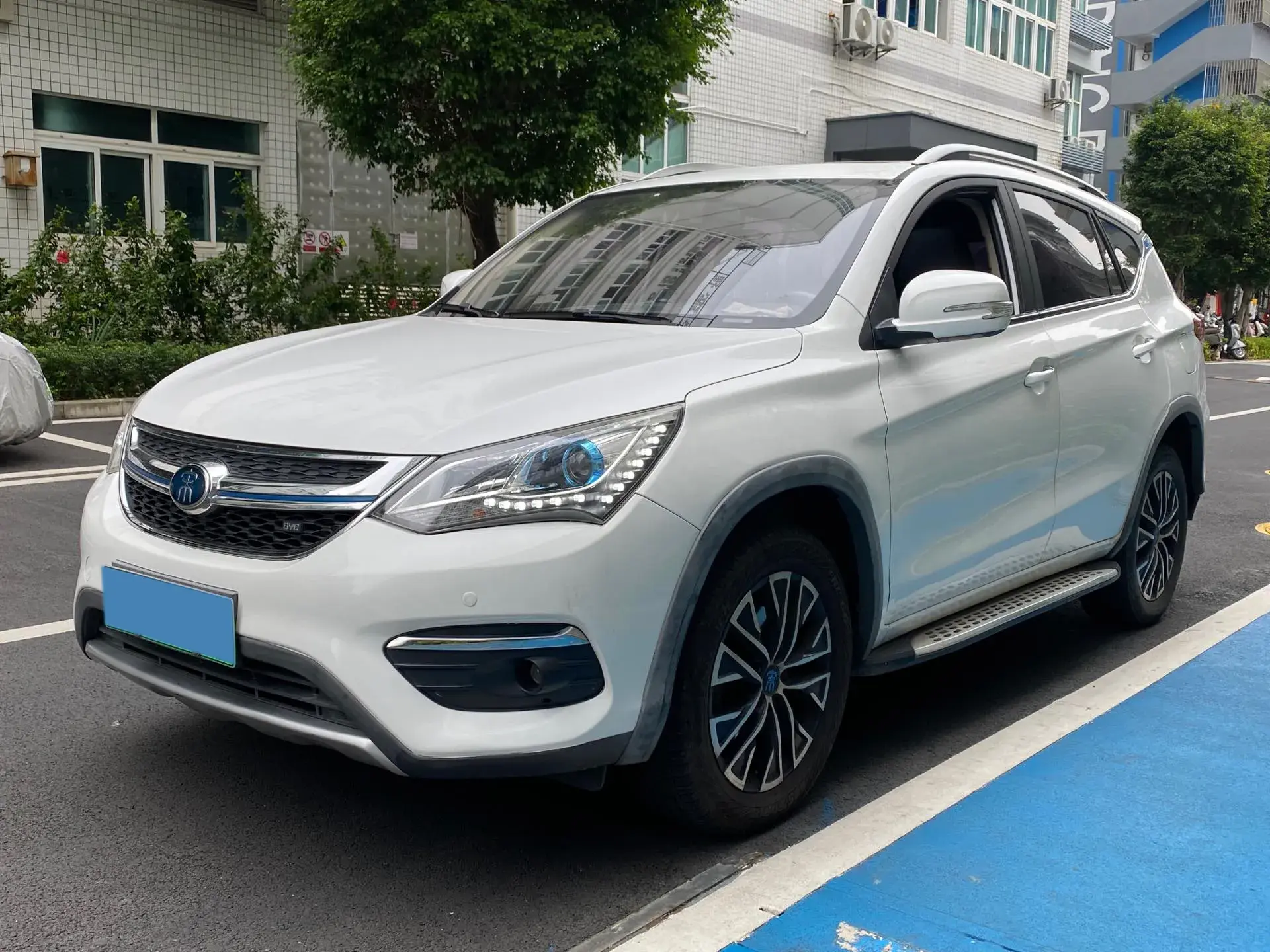 2017 BYD SONG view 1