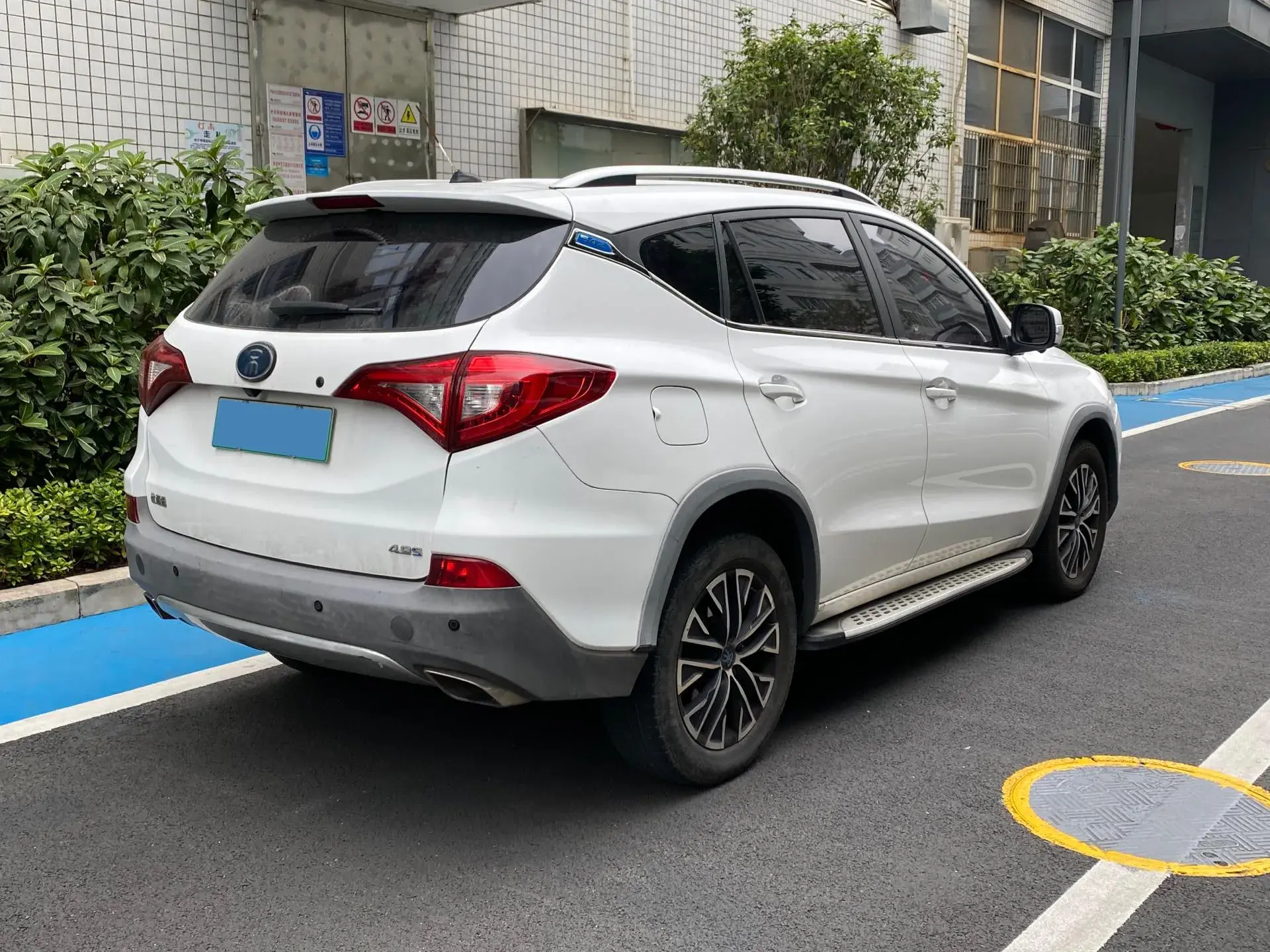 2017 BYD SONG thumbnail 2