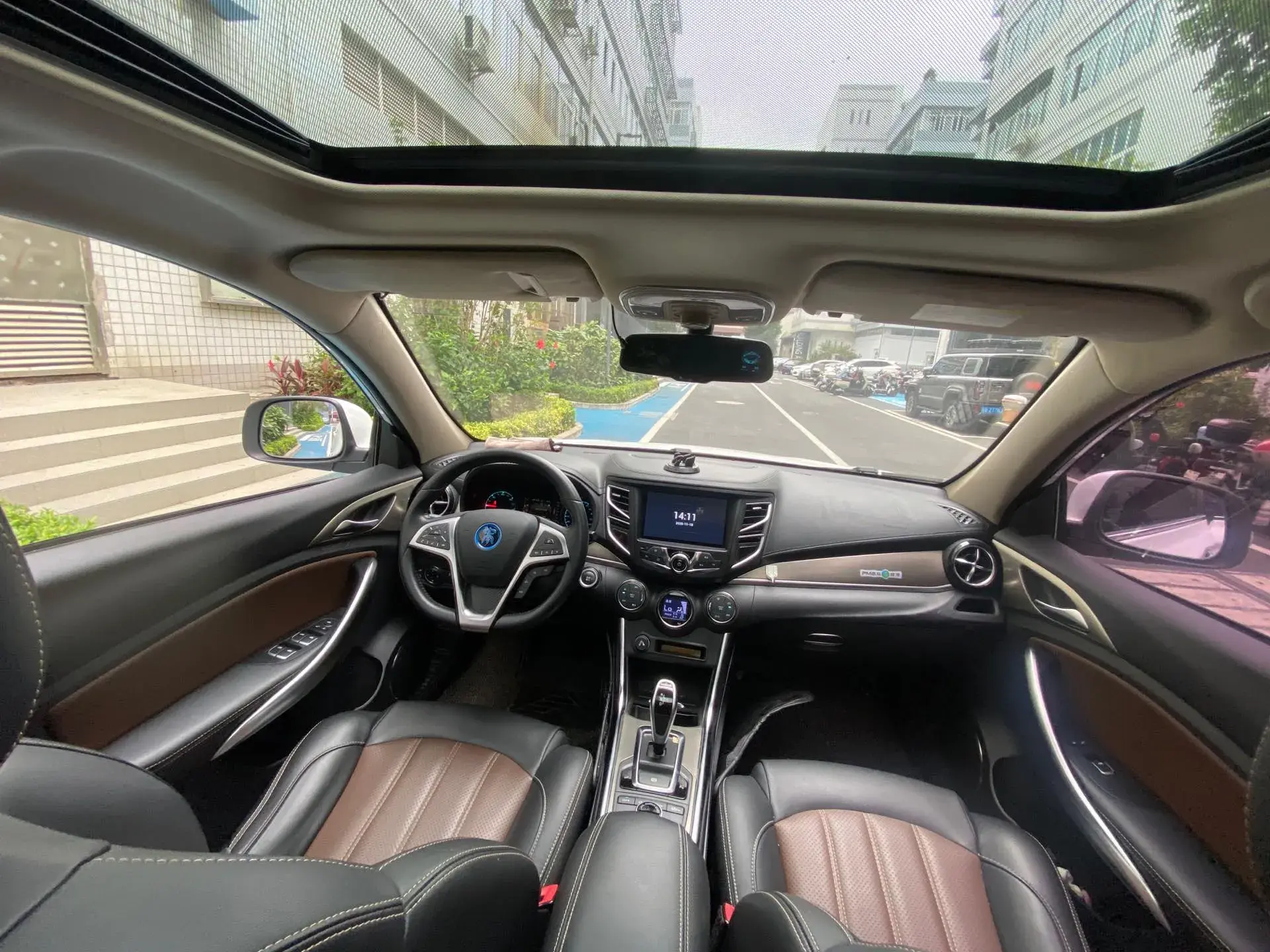 2017 BYD SONG thumbnail 4