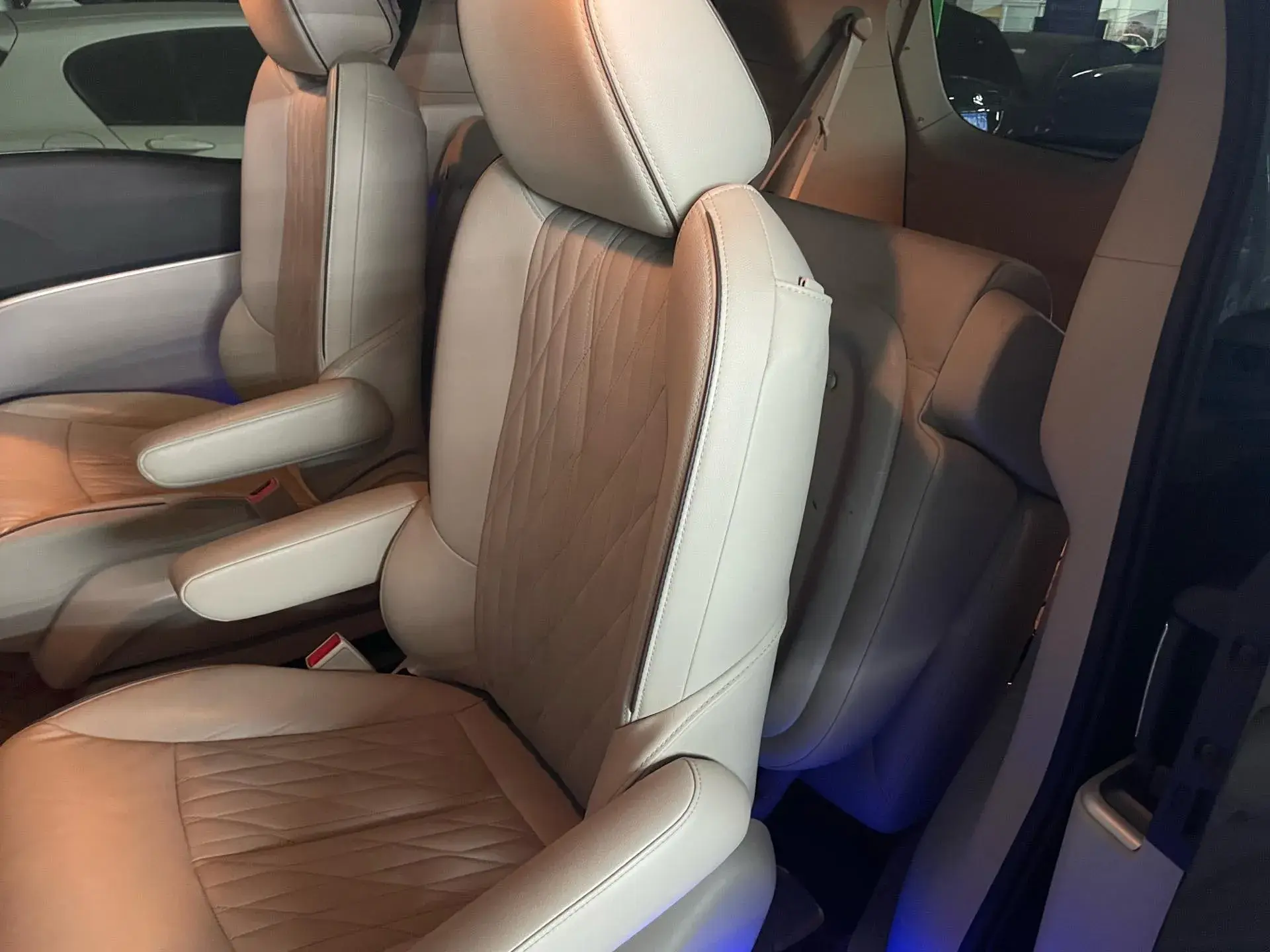 2021 BUICK GL8 thumbnail 3