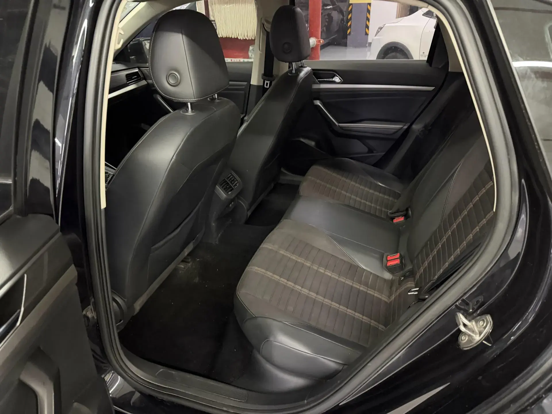 2018 VOLKSWAGEN LAVIDA thumbnail 4