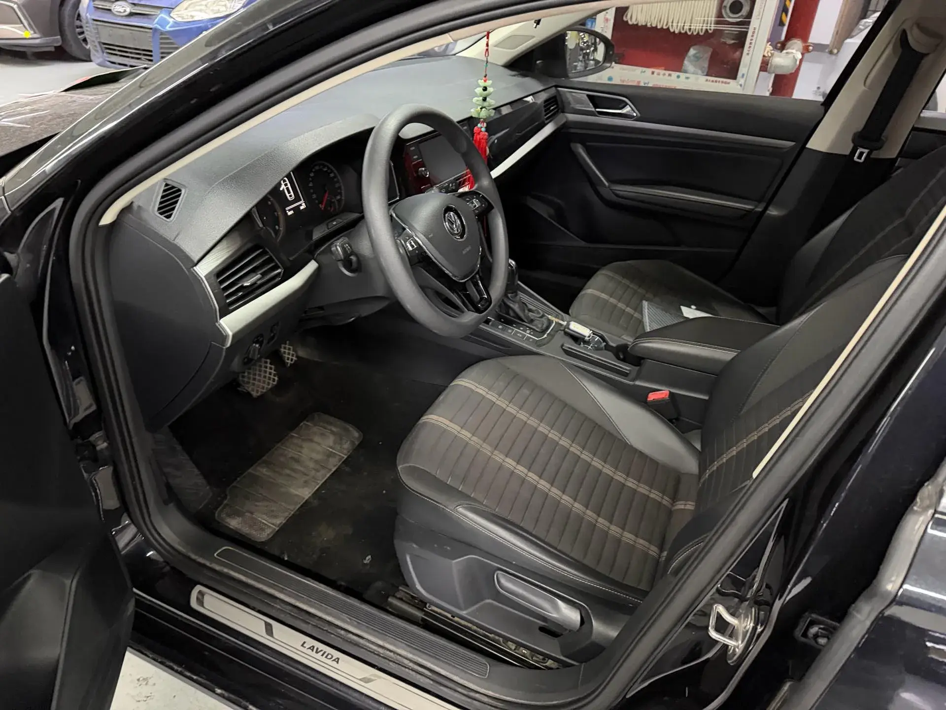 2018 VOLKSWAGEN LAVIDA thumbnail 3