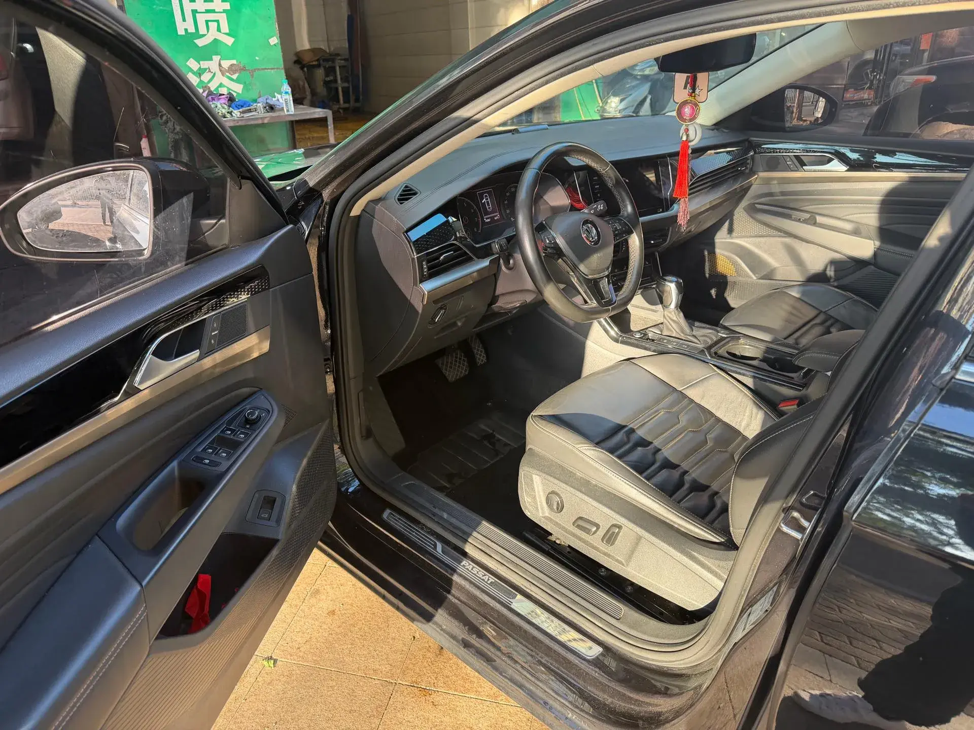 2019 VOLKSWAGEN PASSAT thumbnail 2