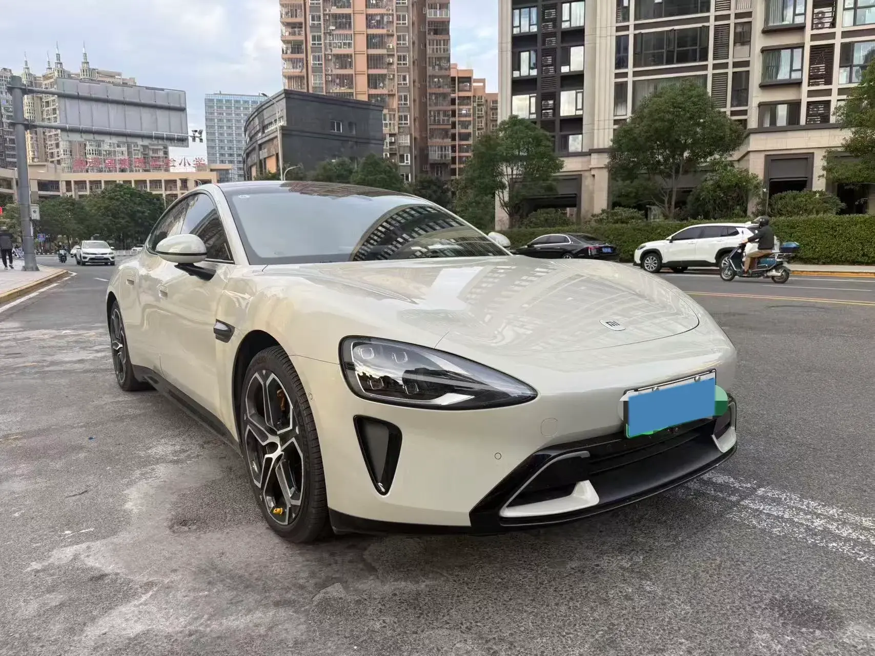 2024 MI SU7 thumbnail 3