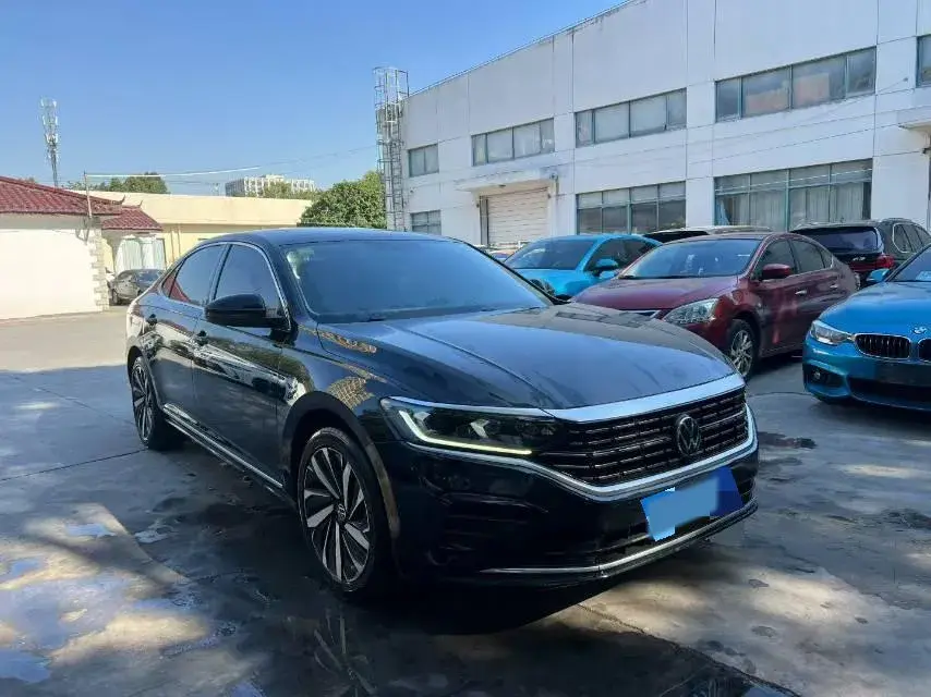 2022 VOLKSWAGEN PASSAT thumbnail 2
