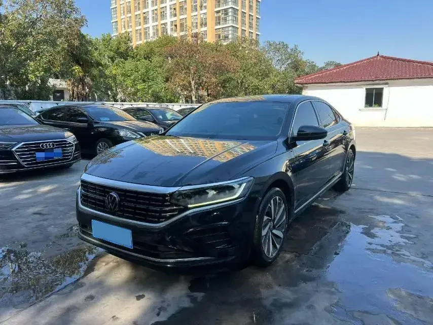 2022 VOLKSWAGEN PASSAT view 1