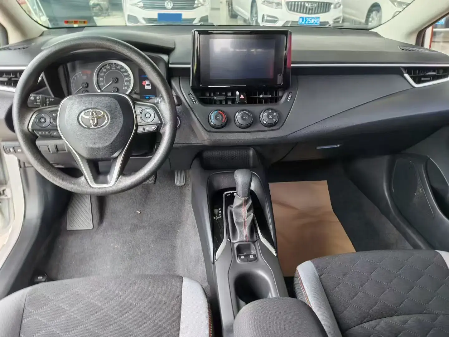 2023 TOYOTA COROLLA thumbnail 4