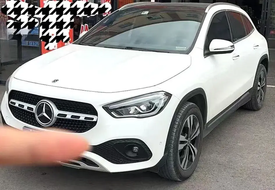 2020 MERCEDES-BENZ GLA view 1