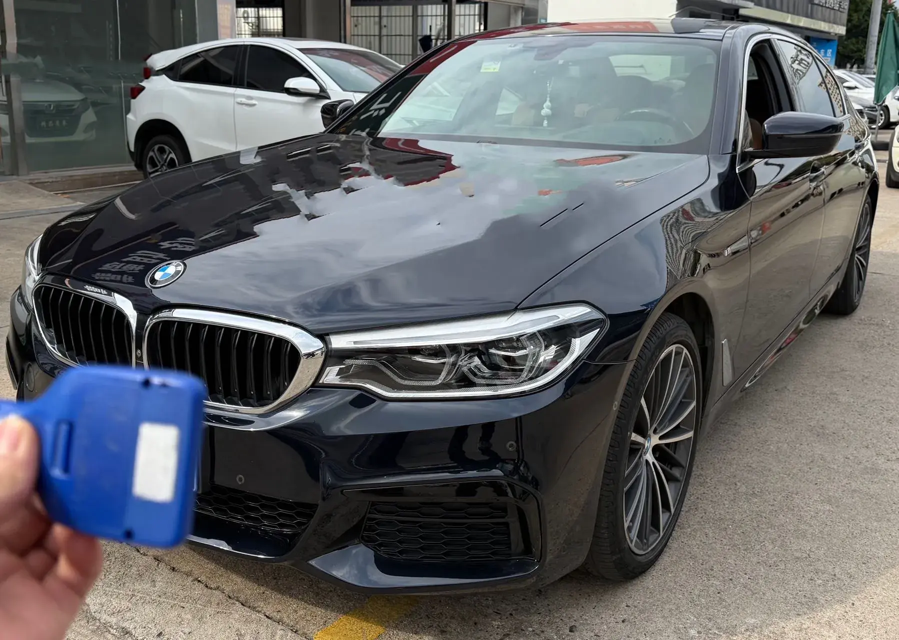 2020 BMW 5 view 1