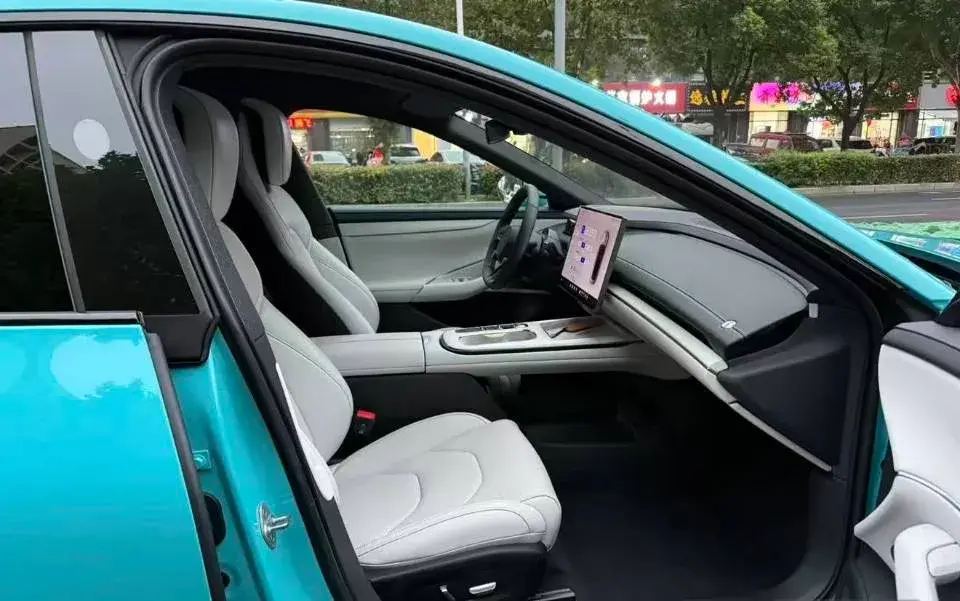 2024 MI SU7 thumbnail 4